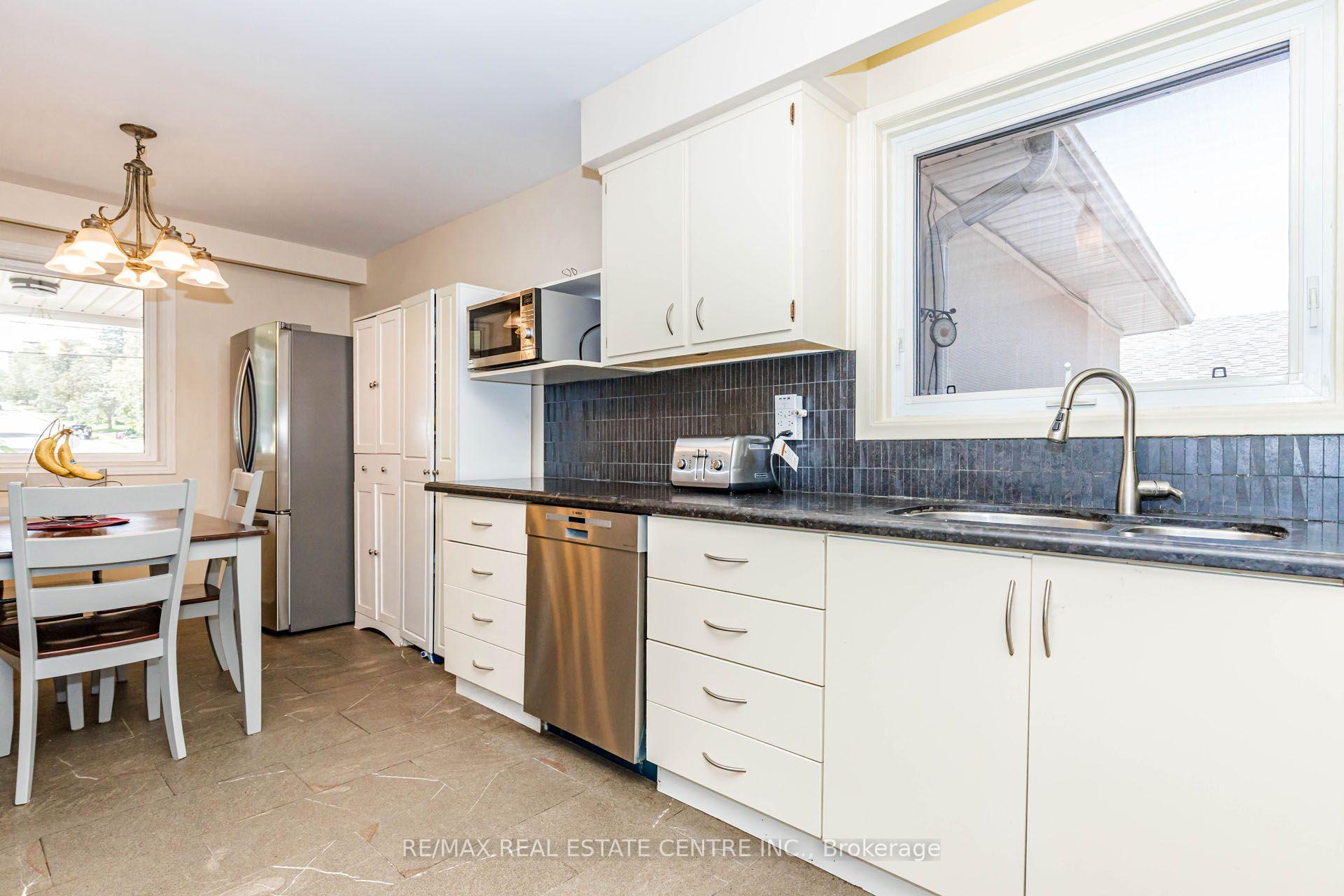 Photo 22 of 85 Snowcrest Avenue, North York, Bayview Woods-Steeles — HOMEH