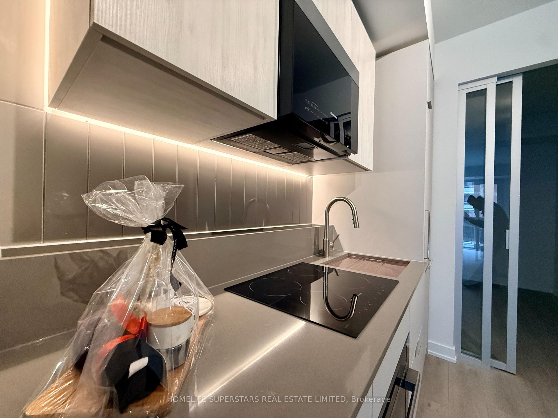 Photo 12 of Unit 308, 1 Fairview Road E, Mississauga, Mississauga Valleys — HOMEH