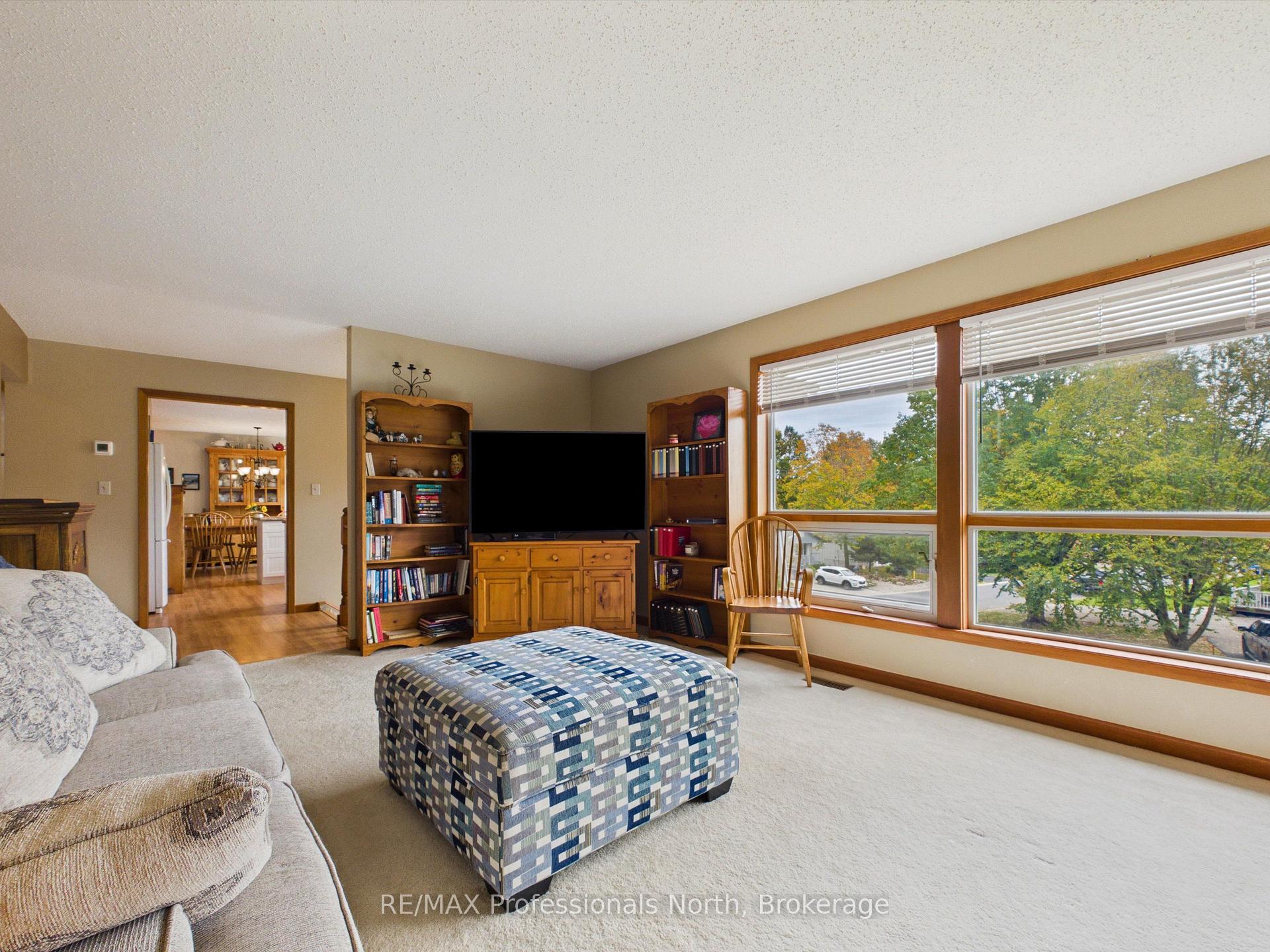 Photo 7 of 1 Crestview Drive, Huntsville — HOMEH