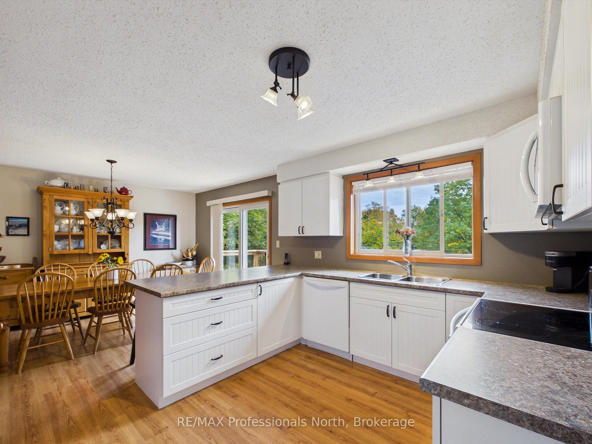 Photo 8 of 1 Crestview Drive, Huntsville — HOMEH
