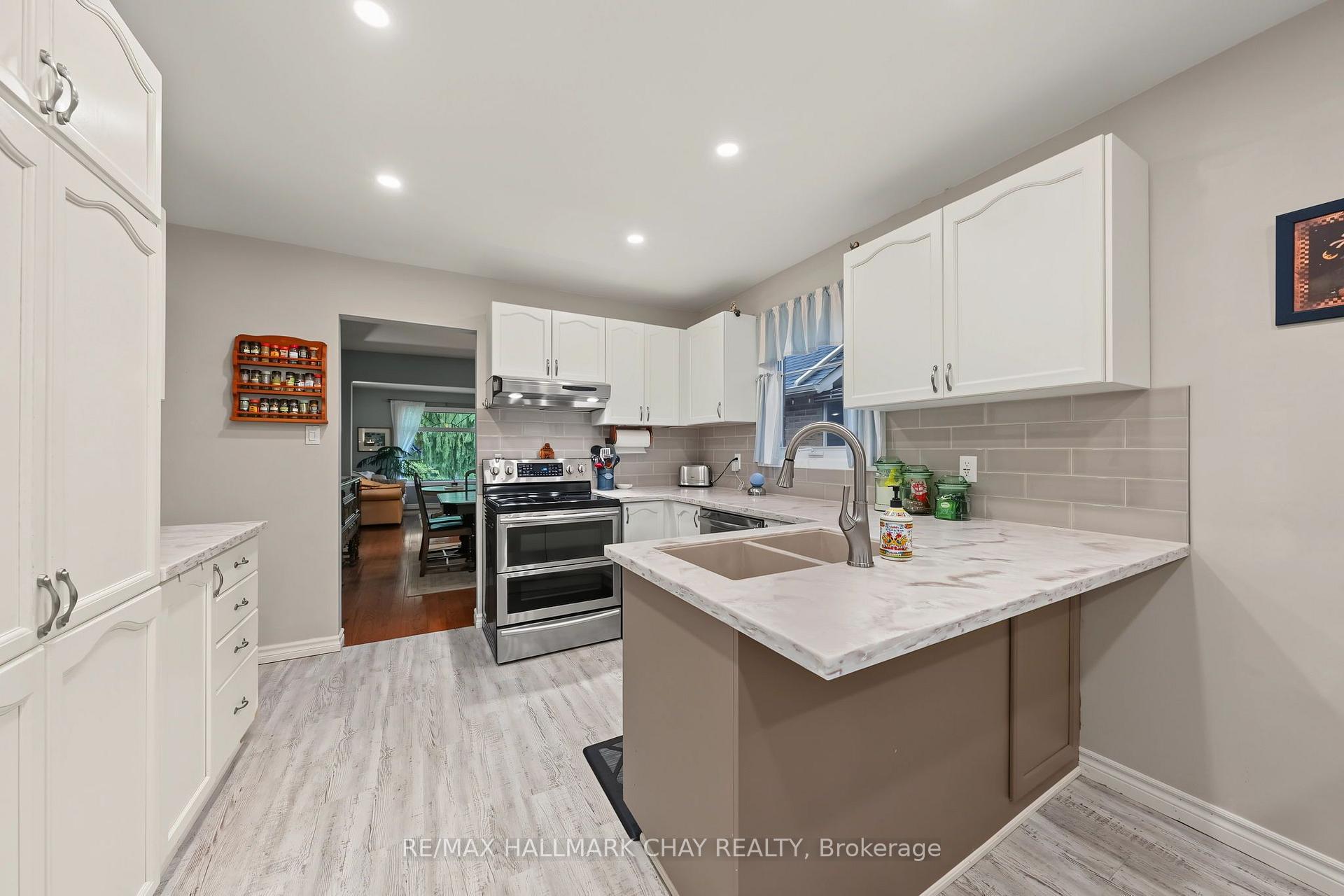 Photo 5 of 66 Hutchinson Drive, New Tecumseth, Alliston — HOMEH