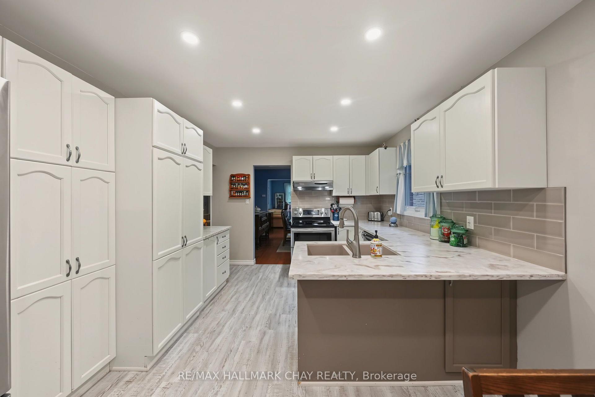 Photo 6 of 66 Hutchinson Drive, New Tecumseth, Alliston — HOMEH