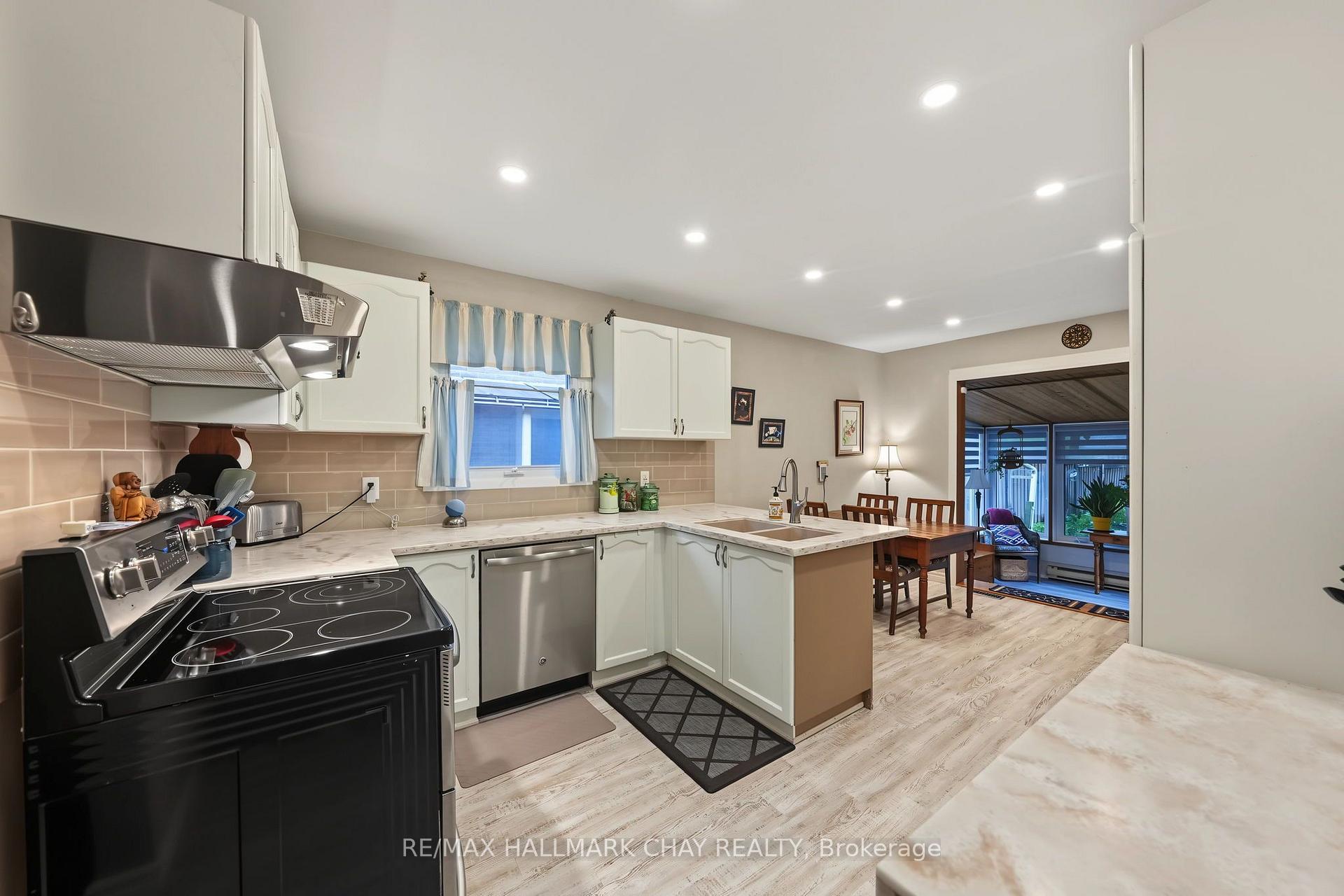 Photo 7 of 66 Hutchinson Drive, New Tecumseth, Alliston — HOMEH