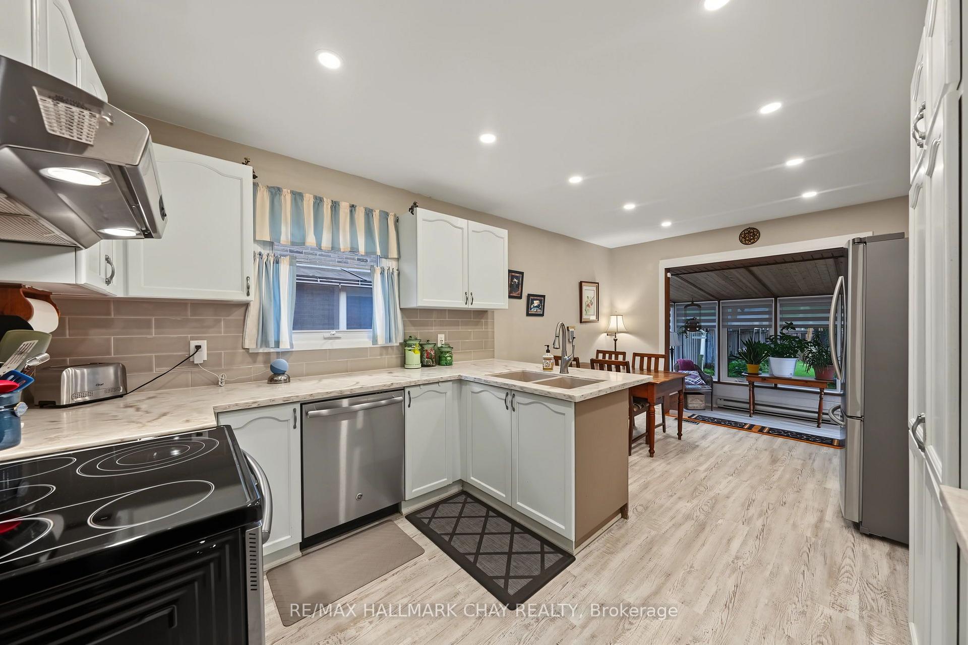 Photo 8 of 66 Hutchinson Drive, New Tecumseth, Alliston — HOMEH