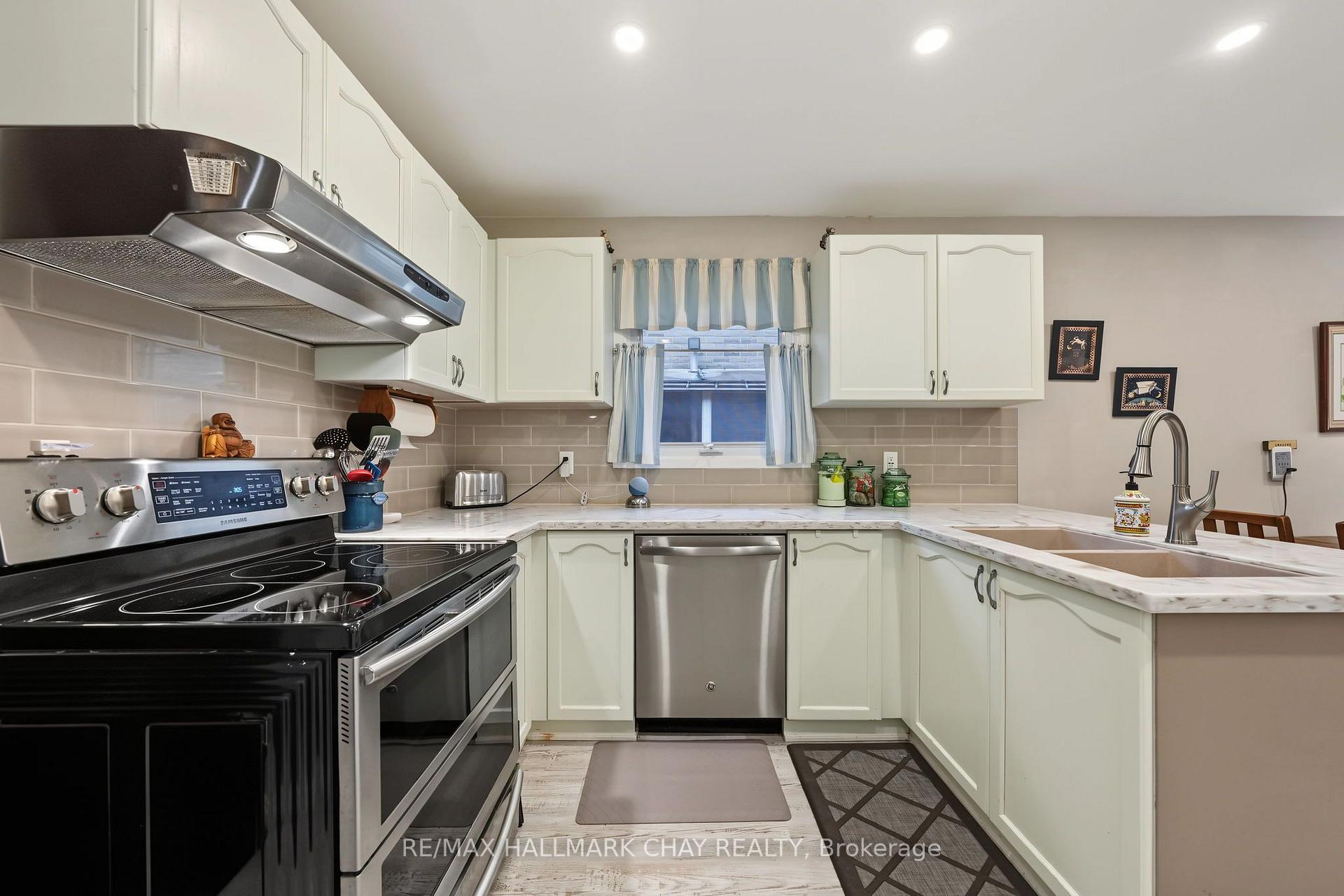 Photo 9 of 66 Hutchinson Drive, New Tecumseth, Alliston — HOMEH