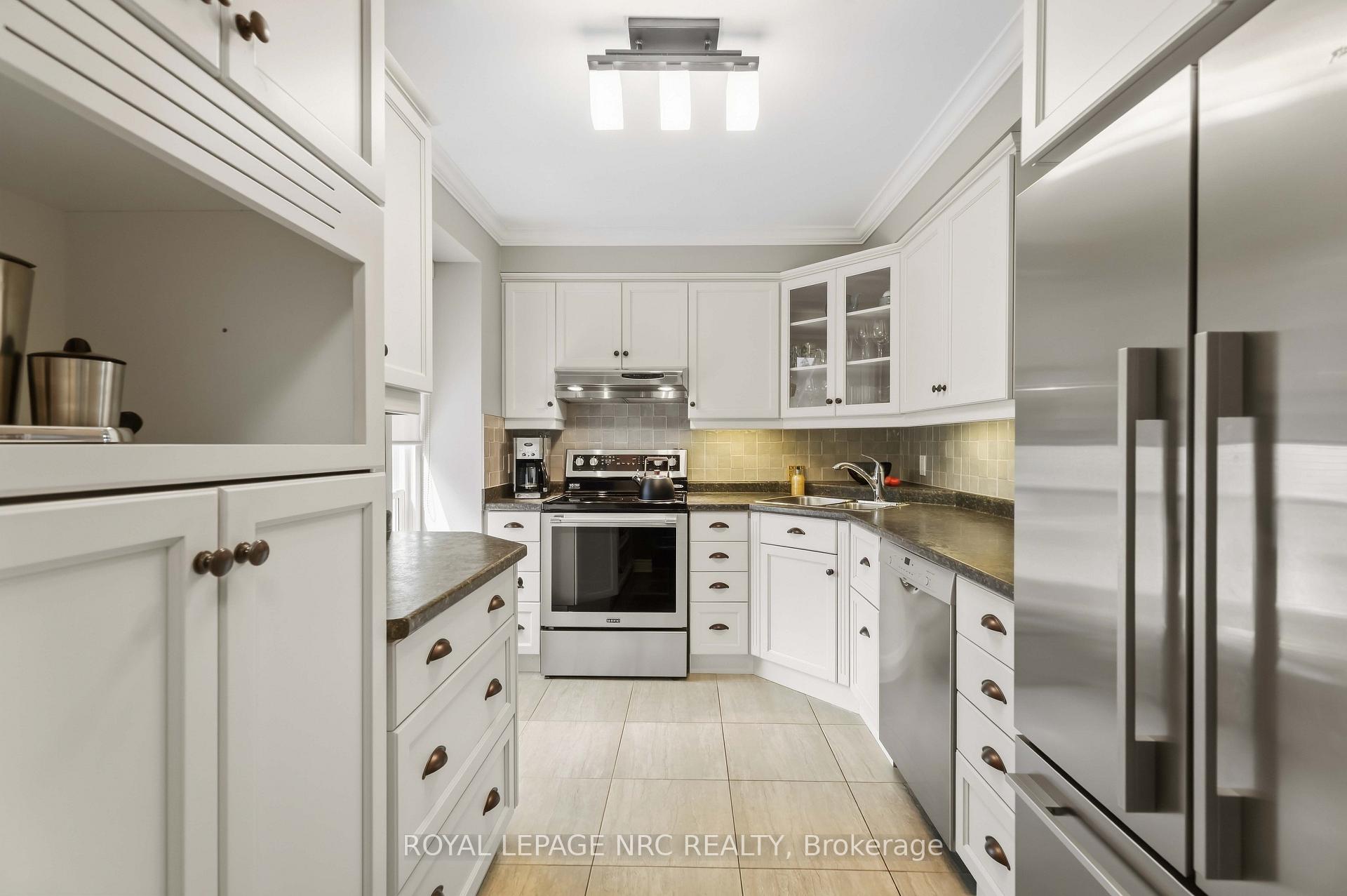 Photo 6 of Unit 43, 122 Lakeshore Road, St. Catharines, Lakeport — HOMEH