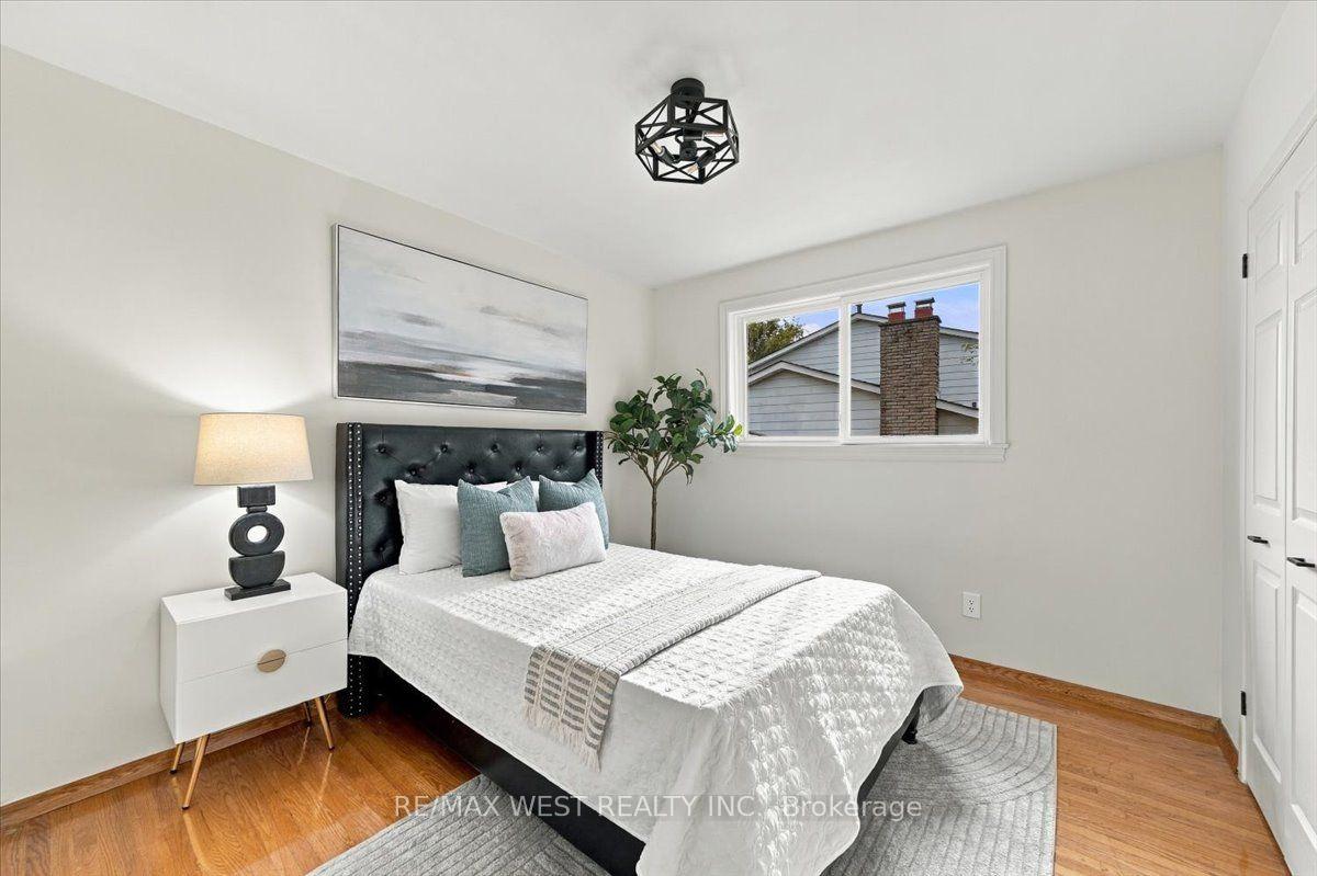 Photo 21 of 14 Burnhamill Place, Etobicoke, Eringate-Centennial-West Deane — HOMEH