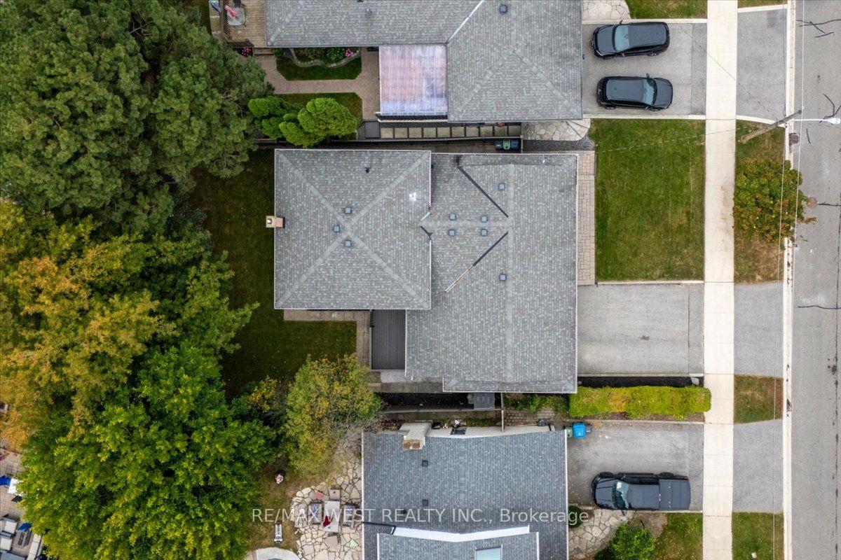 Photo 39 of 14 Burnhamill Place, Etobicoke, Eringate-Centennial-West Deane — HOMEH