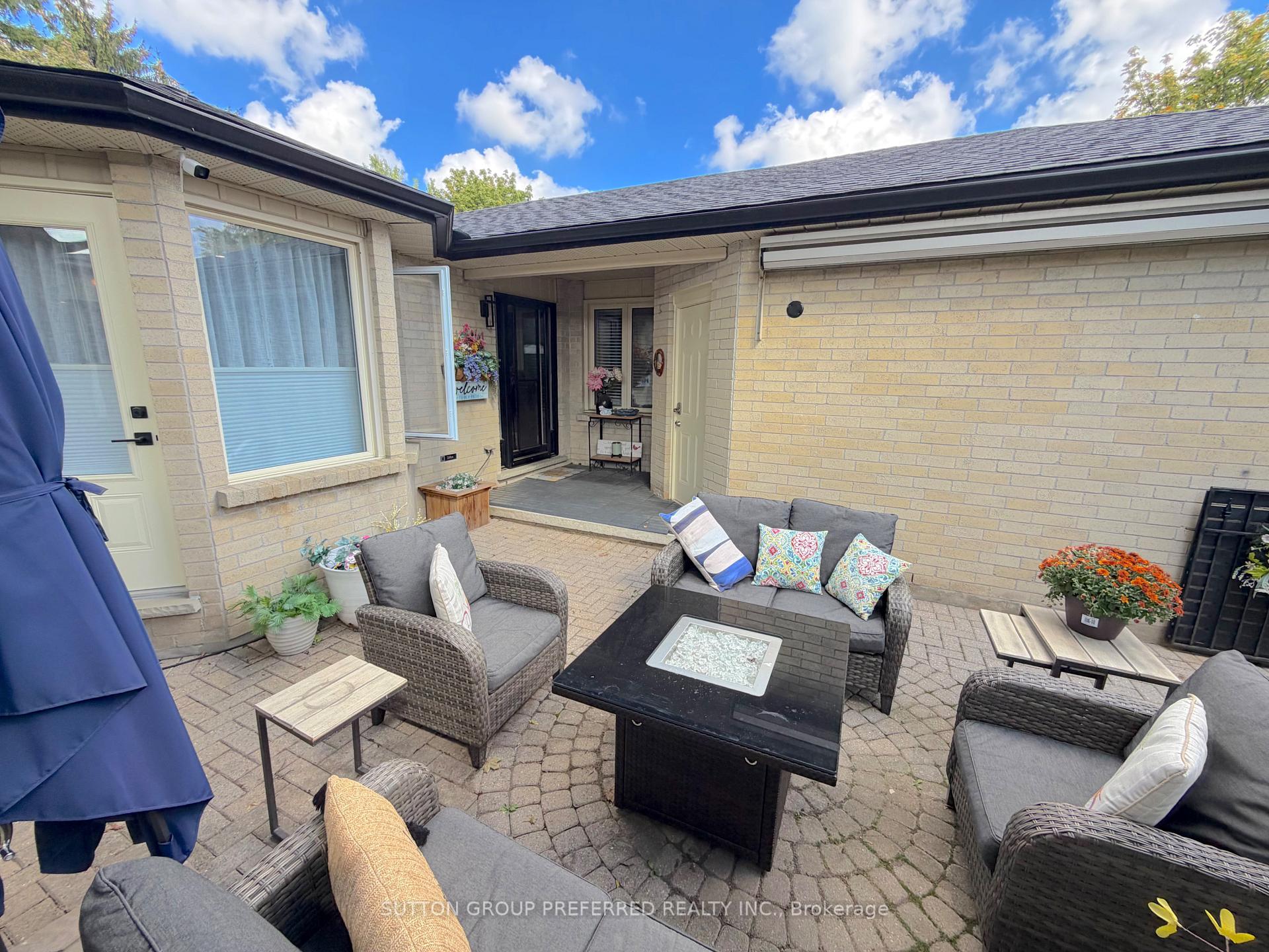 Photo 2 of Unit 4, 163 Pine Valley Drive, London, South N — HOMEH