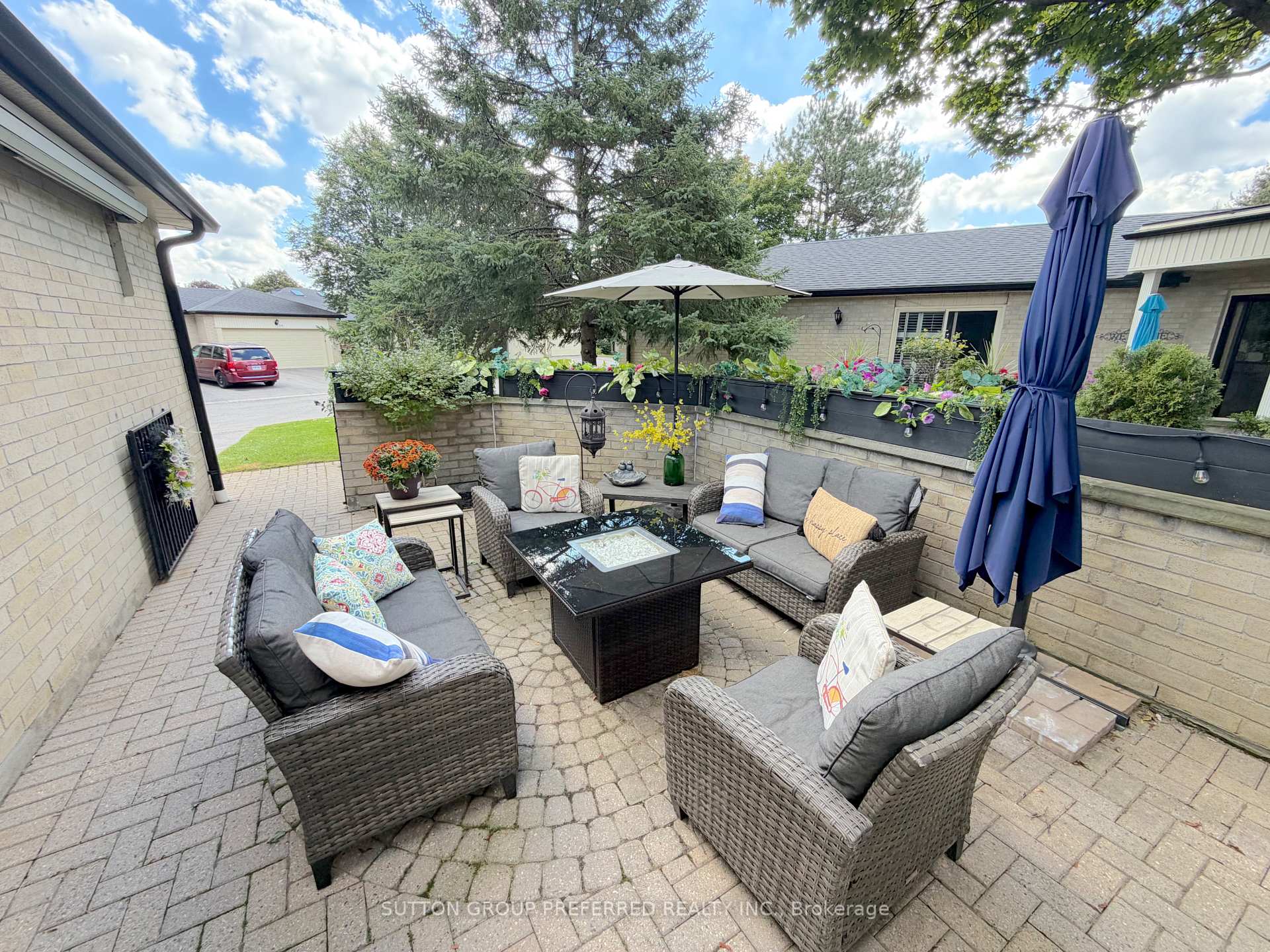 Photo 5 of Unit 4, 163 Pine Valley Drive, London, South N — HOMEH