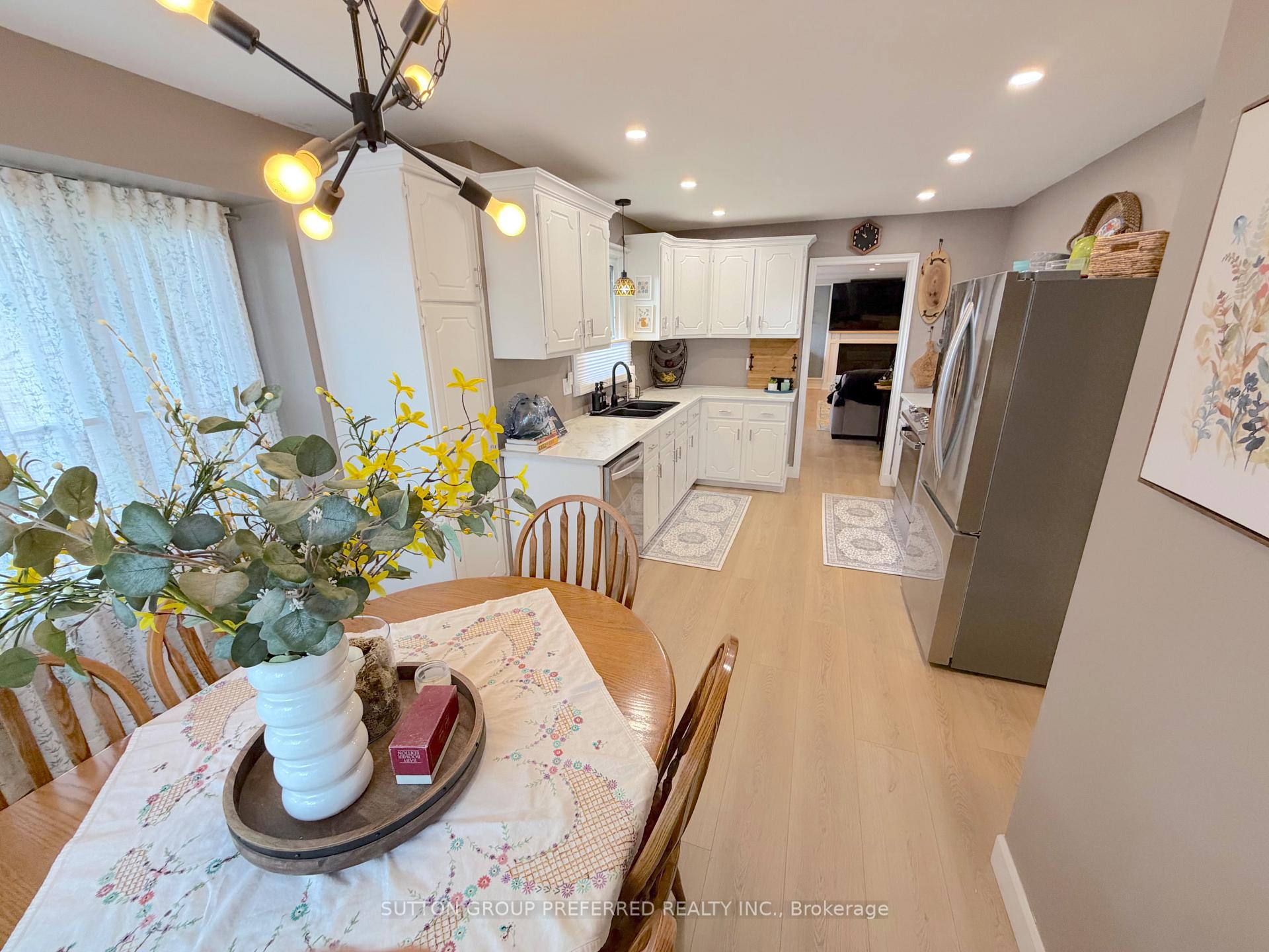 Photo 9 of Unit 4, 163 Pine Valley Drive, London, South N — HOMEH