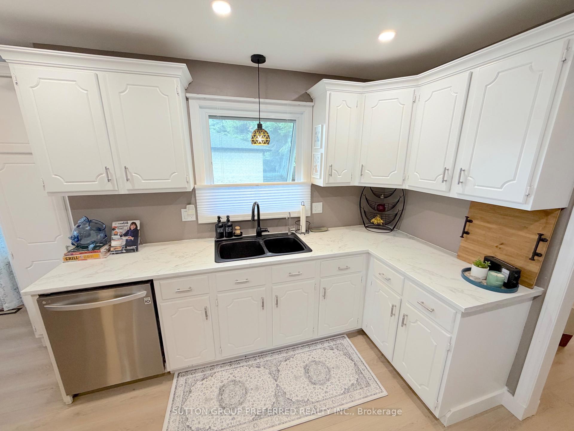 Photo 10 of Unit 4, 163 Pine Valley Drive, London, South N — HOMEH