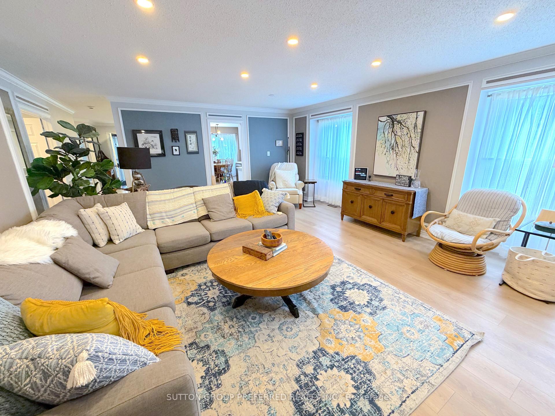 Photo 14 of Unit 4, 163 Pine Valley Drive, London, South N — HOMEH