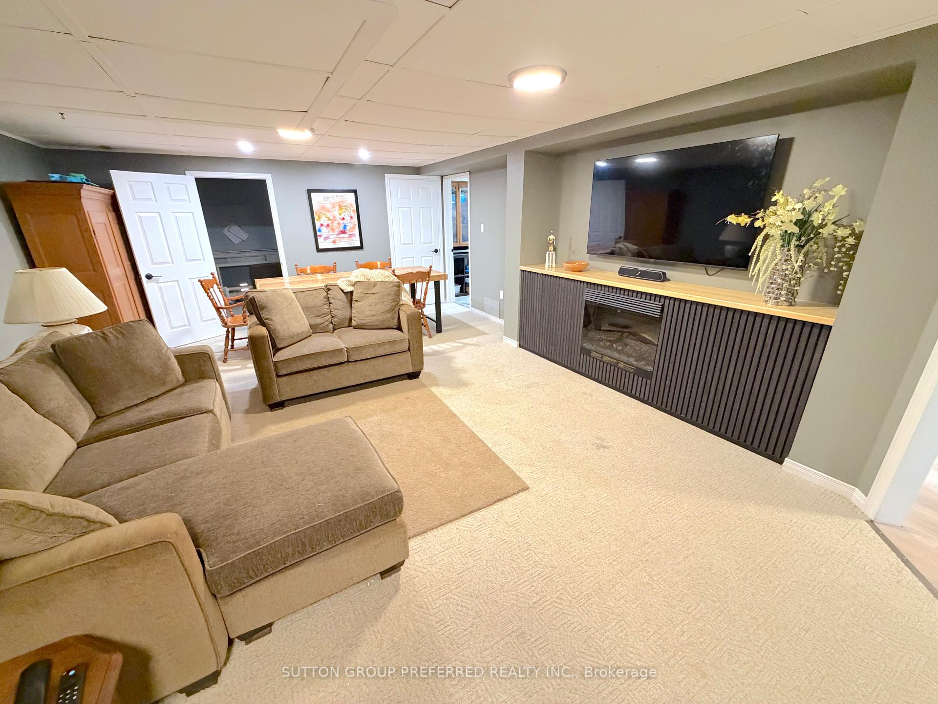 Photo 31 of Unit 4, 163 Pine Valley Drive, London, South N — HOMEH