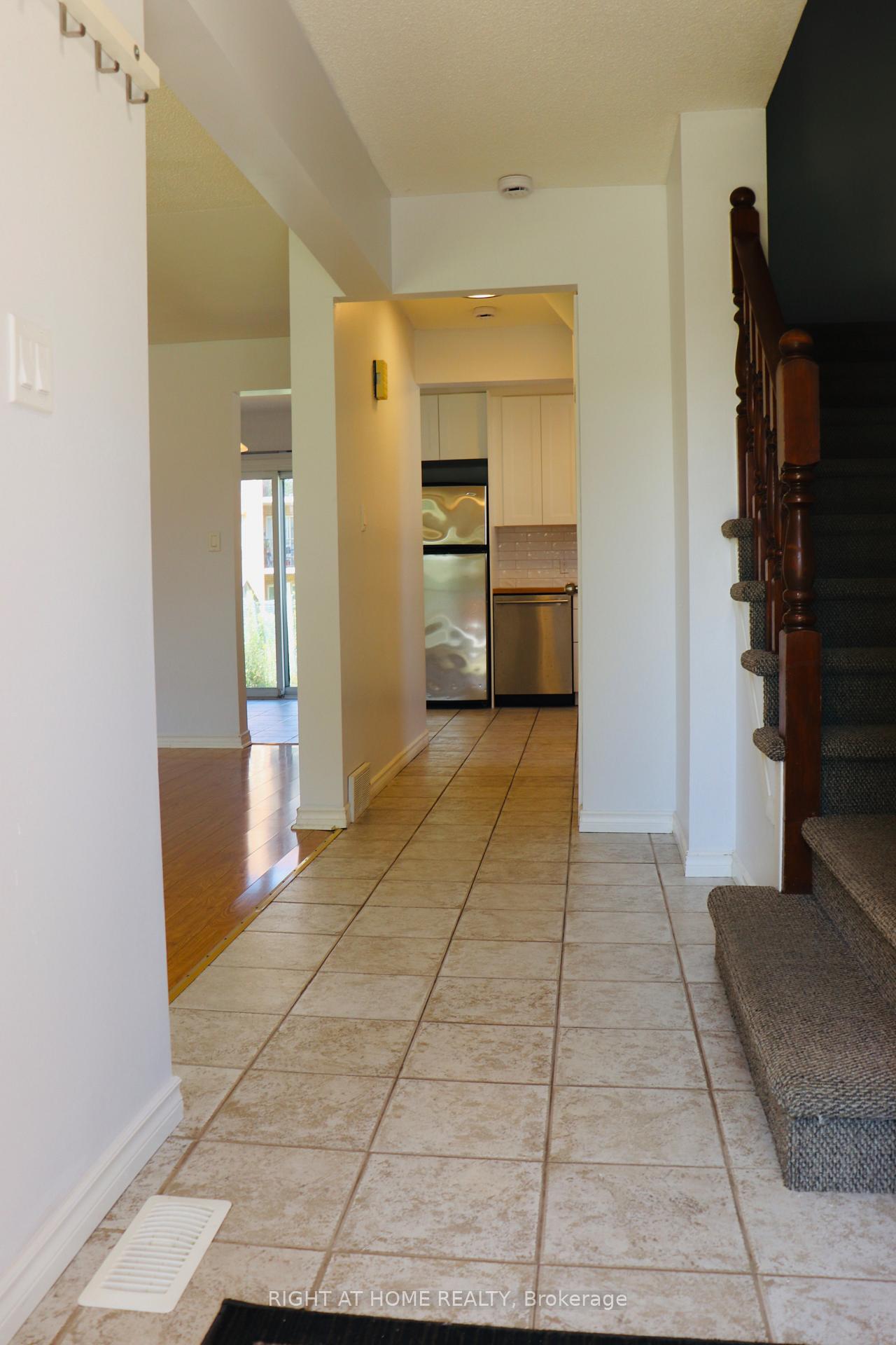 Photo 3 of Unit Main Floor, 32 Vintage Crescent, St. Catharines, Ridley — HOMEH