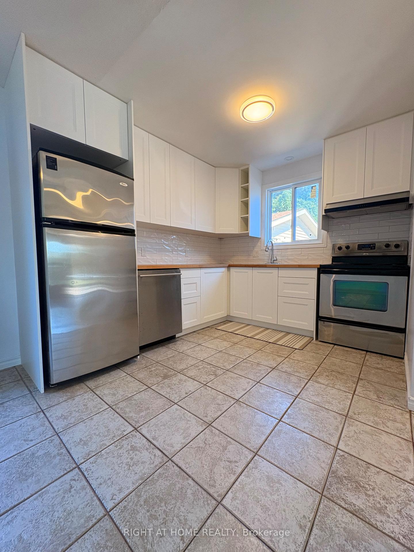 Photo 7 of Unit Main Floor, 32 Vintage Crescent, St. Catharines, Ridley — HOMEH