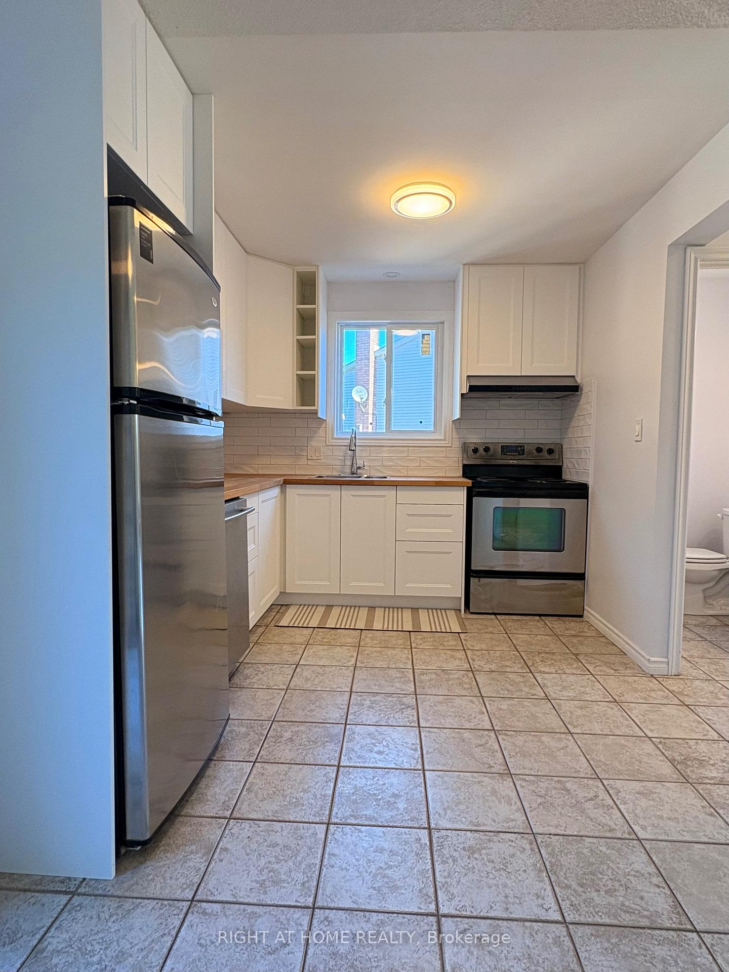 Photo 8 of Unit Main Floor, 32 Vintage Crescent, St. Catharines, Ridley — HOMEH