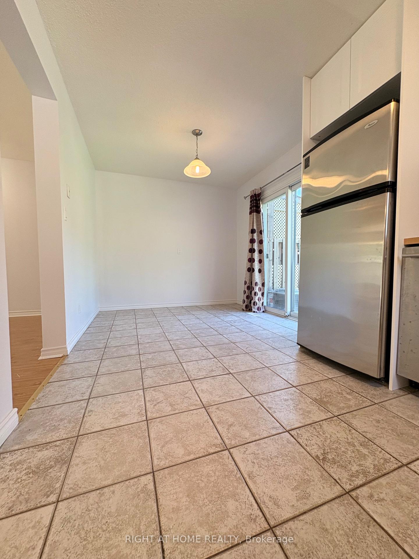 Photo 9 of Unit Main Floor, 32 Vintage Crescent, St. Catharines, Ridley — HOMEH