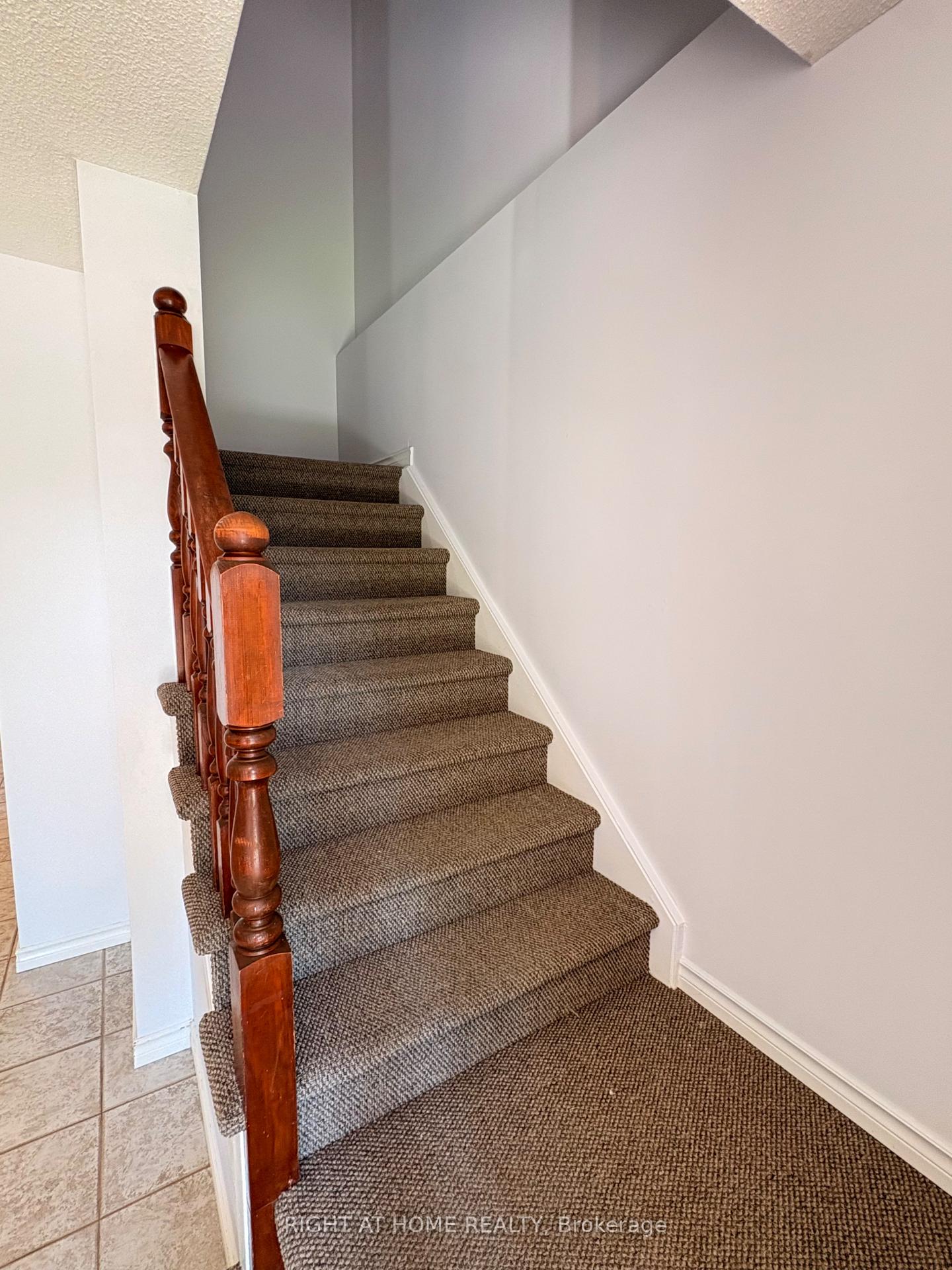 Photo 12 of Unit Main Floor, 32 Vintage Crescent, St. Catharines, Ridley — HOMEH