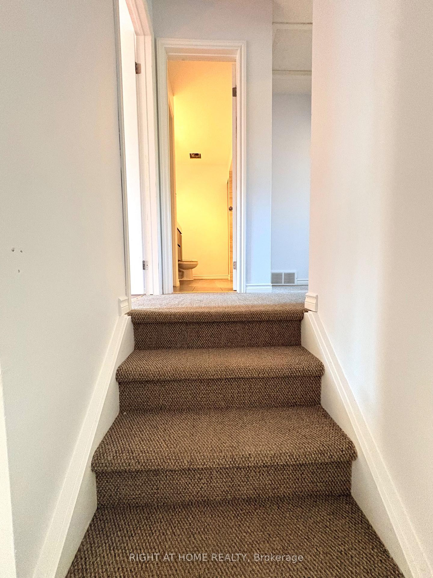 Photo 13 of Unit Main Floor, 32 Vintage Crescent, St. Catharines, Ridley — HOMEH