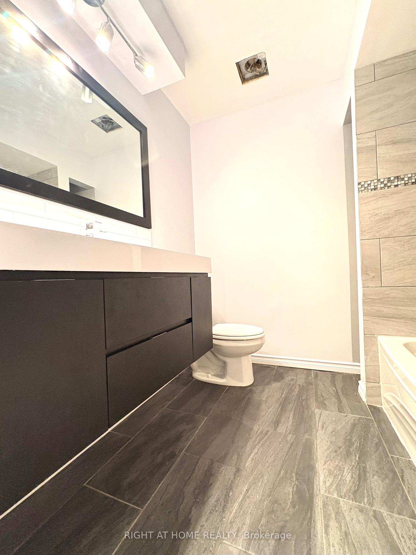 Photo 15 of Unit Main Floor, 32 Vintage Crescent, St. Catharines, Ridley — HOMEH