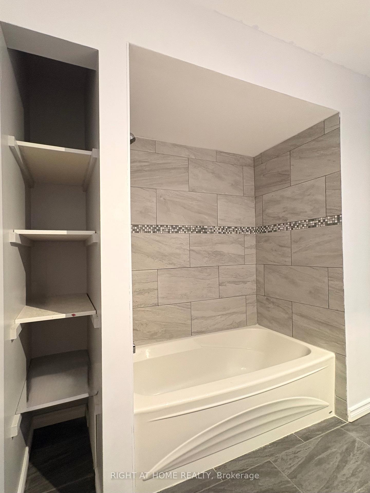 Photo 16 of Unit Main Floor, 32 Vintage Crescent, St. Catharines, Ridley — HOMEH