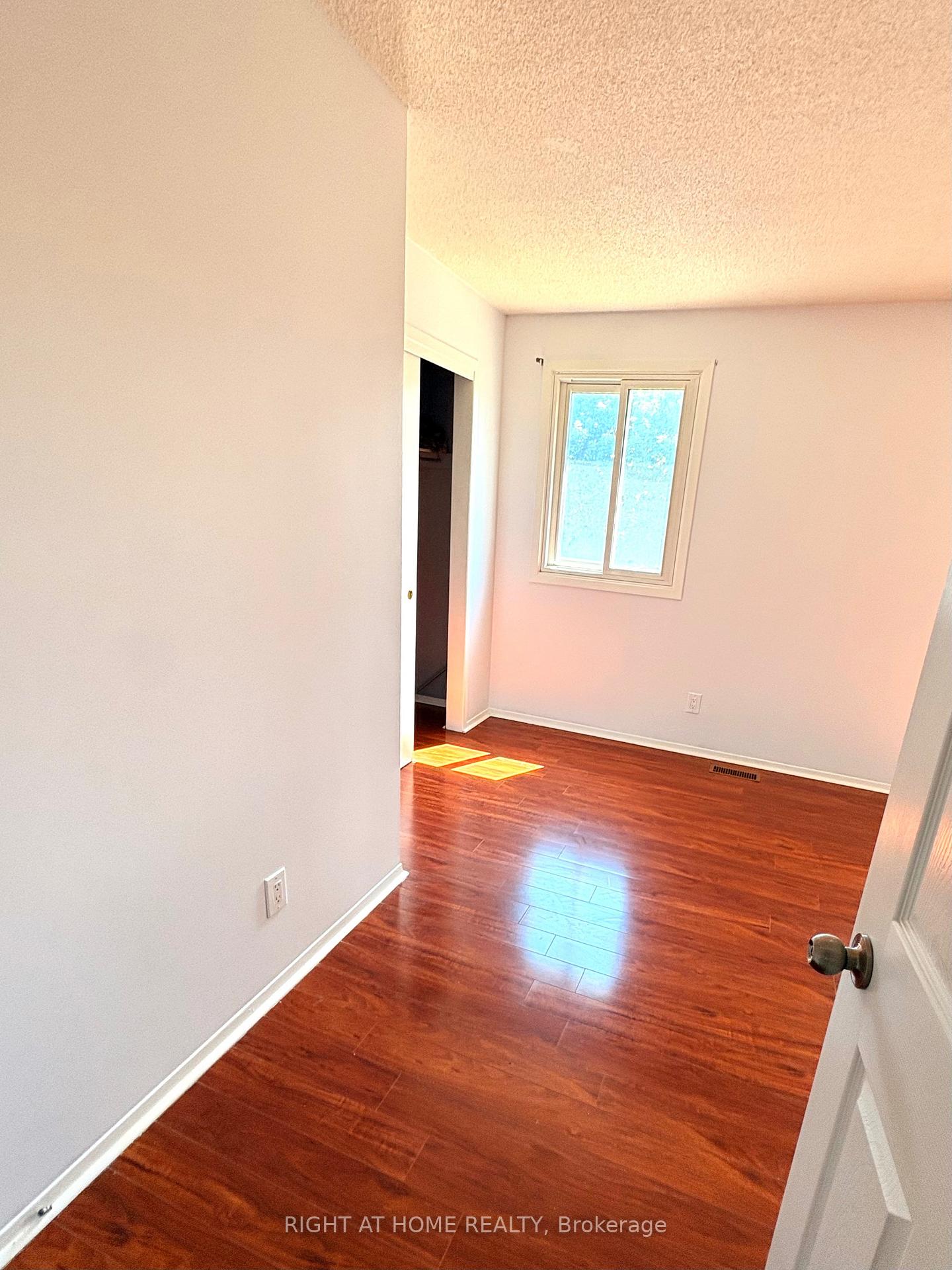 Photo 18 of Unit Main Floor, 32 Vintage Crescent, St. Catharines, Ridley — HOMEH