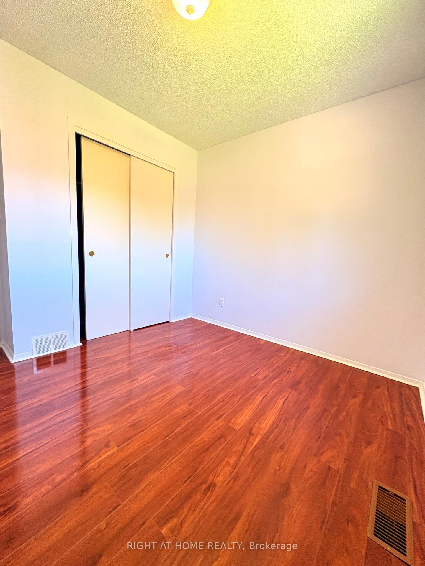 Photo 22 of Unit Main Floor, 32 Vintage Crescent, St. Catharines, Ridley — HOMEH