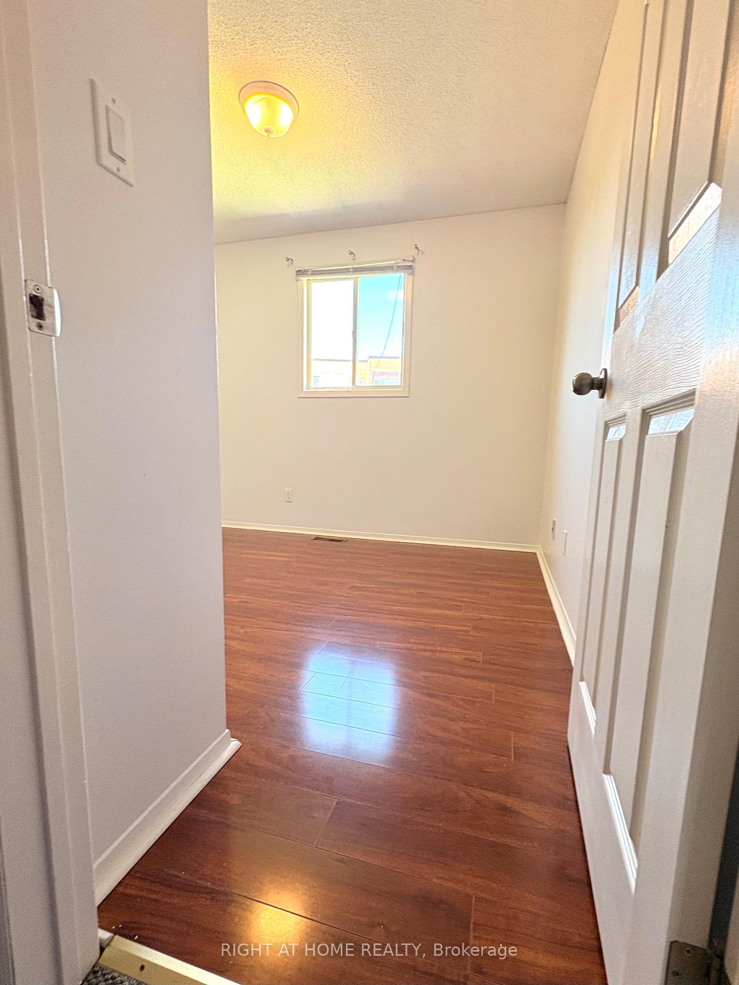 Photo 23 of Unit Main Floor, 32 Vintage Crescent, St. Catharines, Ridley — HOMEH