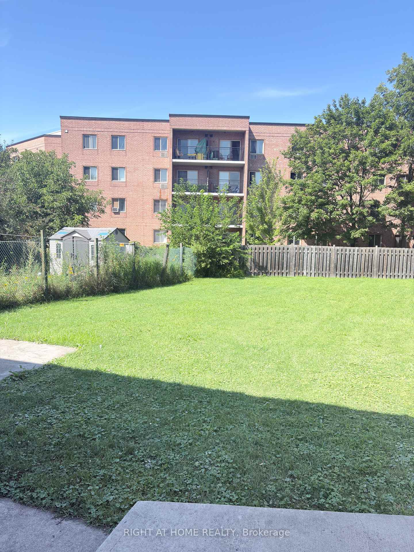 Photo 25 of Unit Main Floor, 32 Vintage Crescent, St. Catharines, Ridley — HOMEH