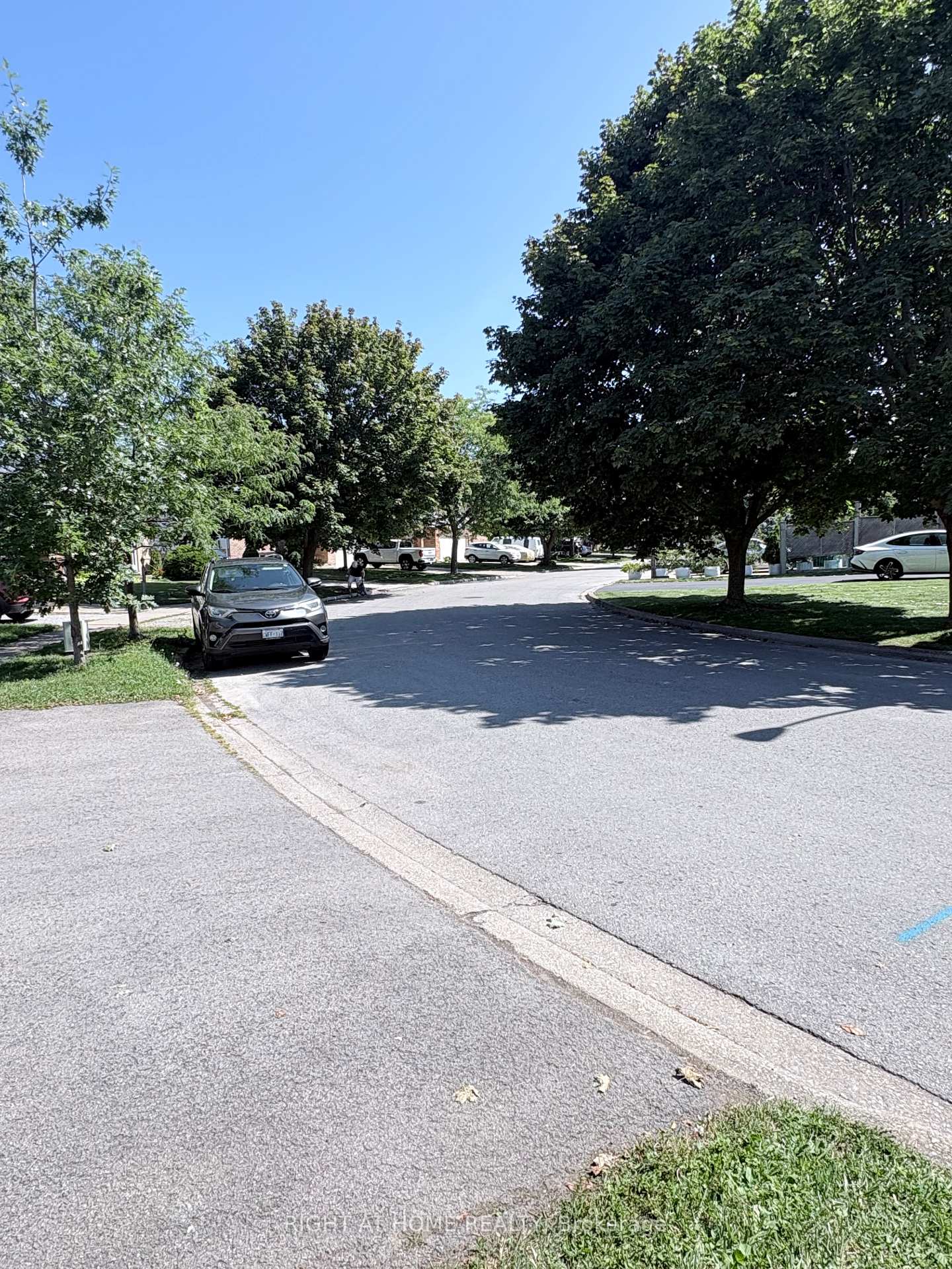 Photo 27 of Unit Main Floor, 32 Vintage Crescent, St. Catharines, Ridley — HOMEH