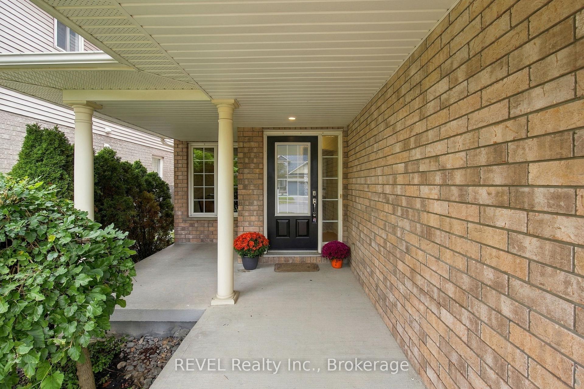 Photo 3 of 2097 Stornoway Street, Oshawa, Kedron — HOMEH