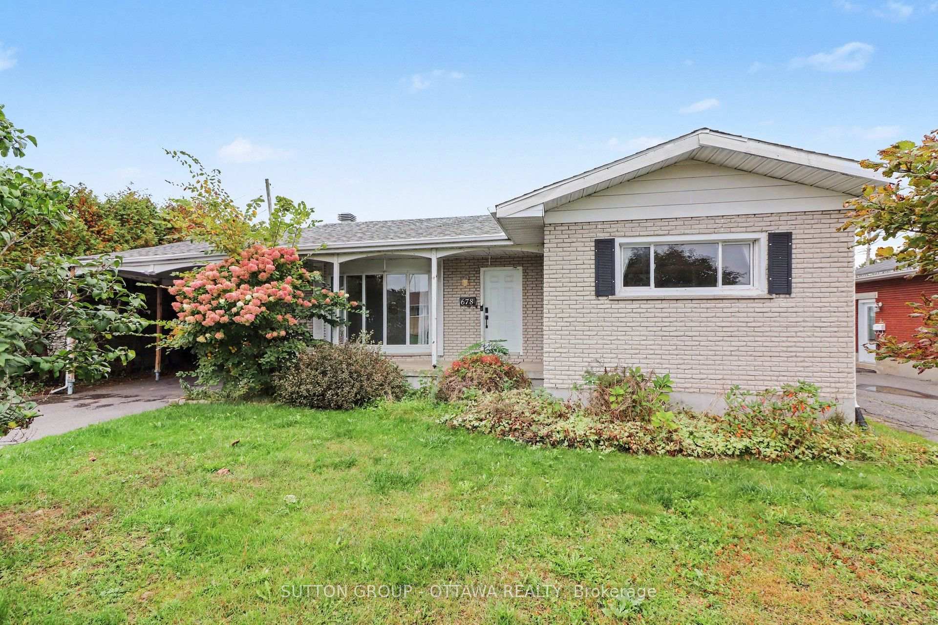 Photo 2 of 678 Rejane Crescent, Hawkesbury, Hawkesbury — HOMEH