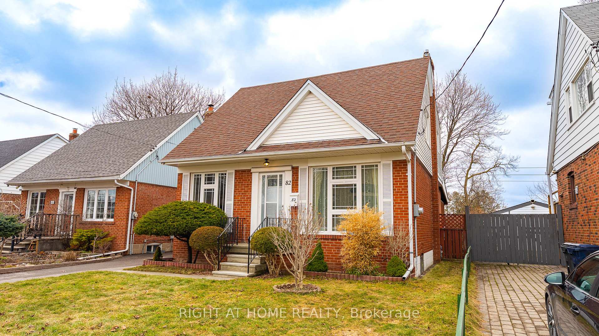 Photo 2 of 82 Tower Drive, Scarborough, Wexford-Maryvale — HOMEH