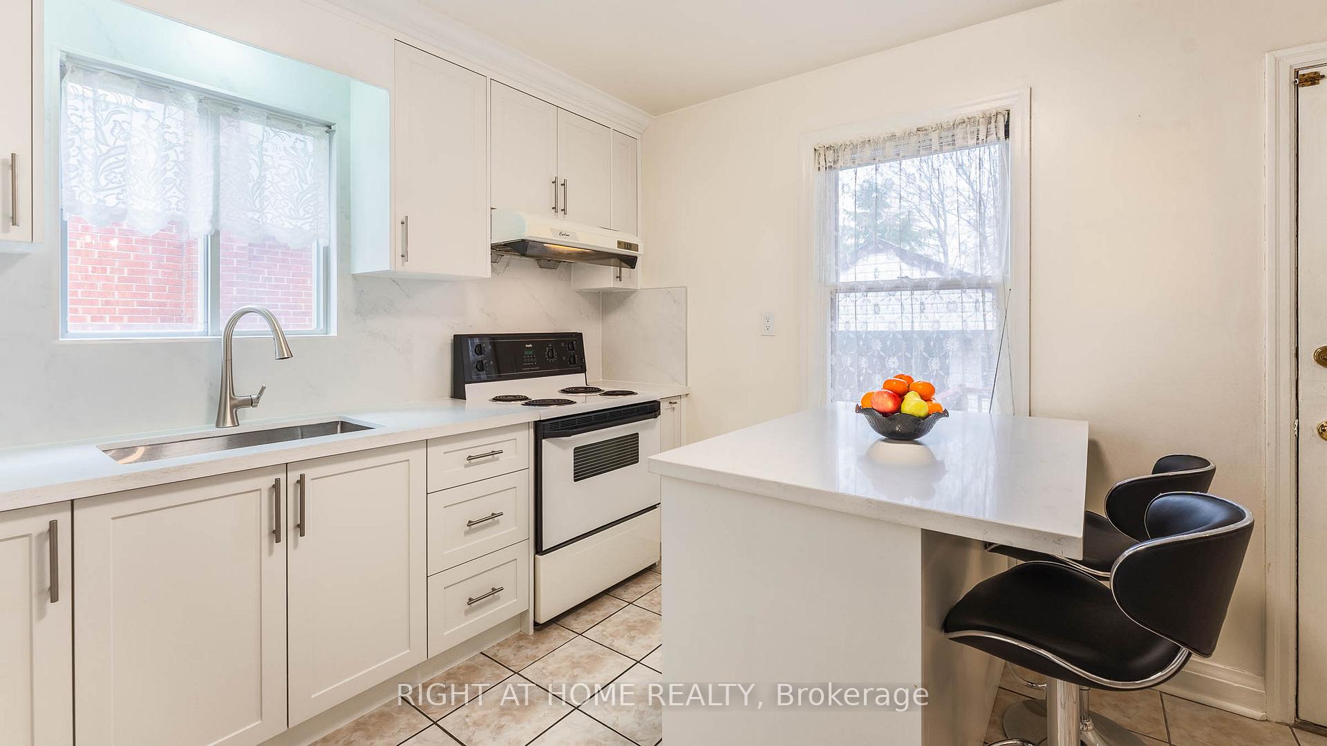 Photo 12 of 82 Tower Drive, Scarborough, Wexford-Maryvale — HOMEH