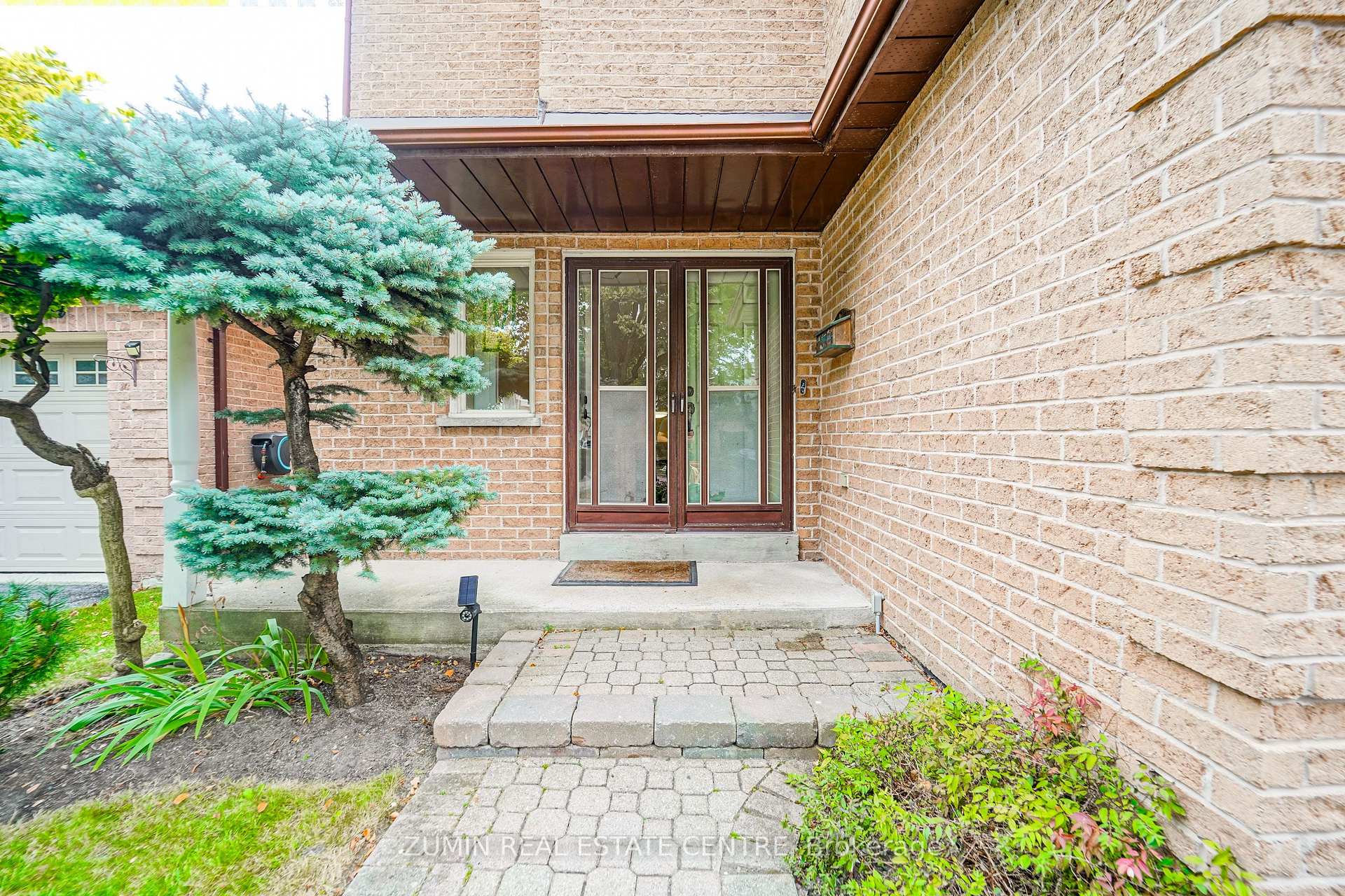 Photo 4 of 11 Whittington Court, Ajax, South West — HOMEH