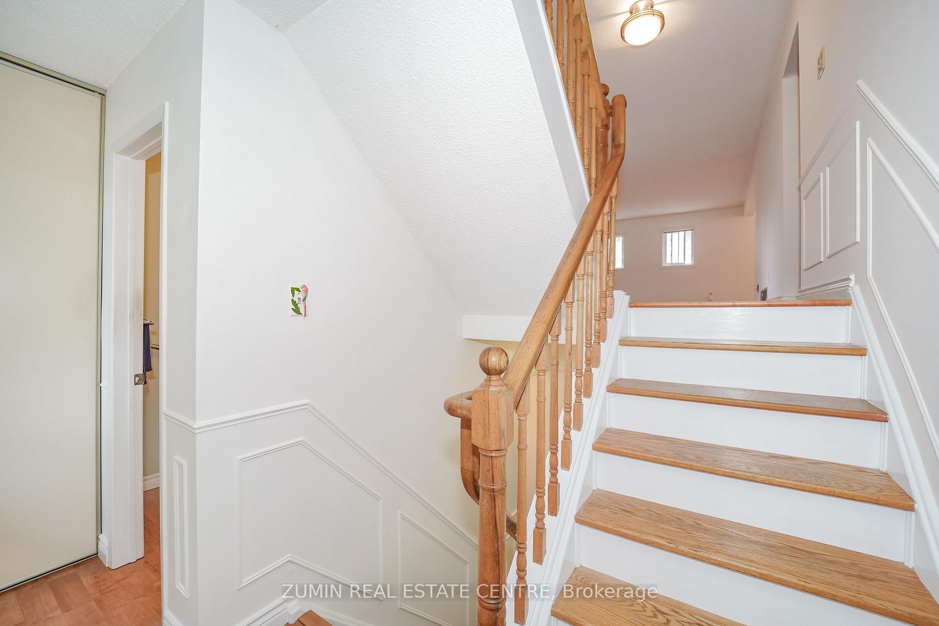 Photo 7 of 11 Whittington Court, Ajax, South West — HOMEH