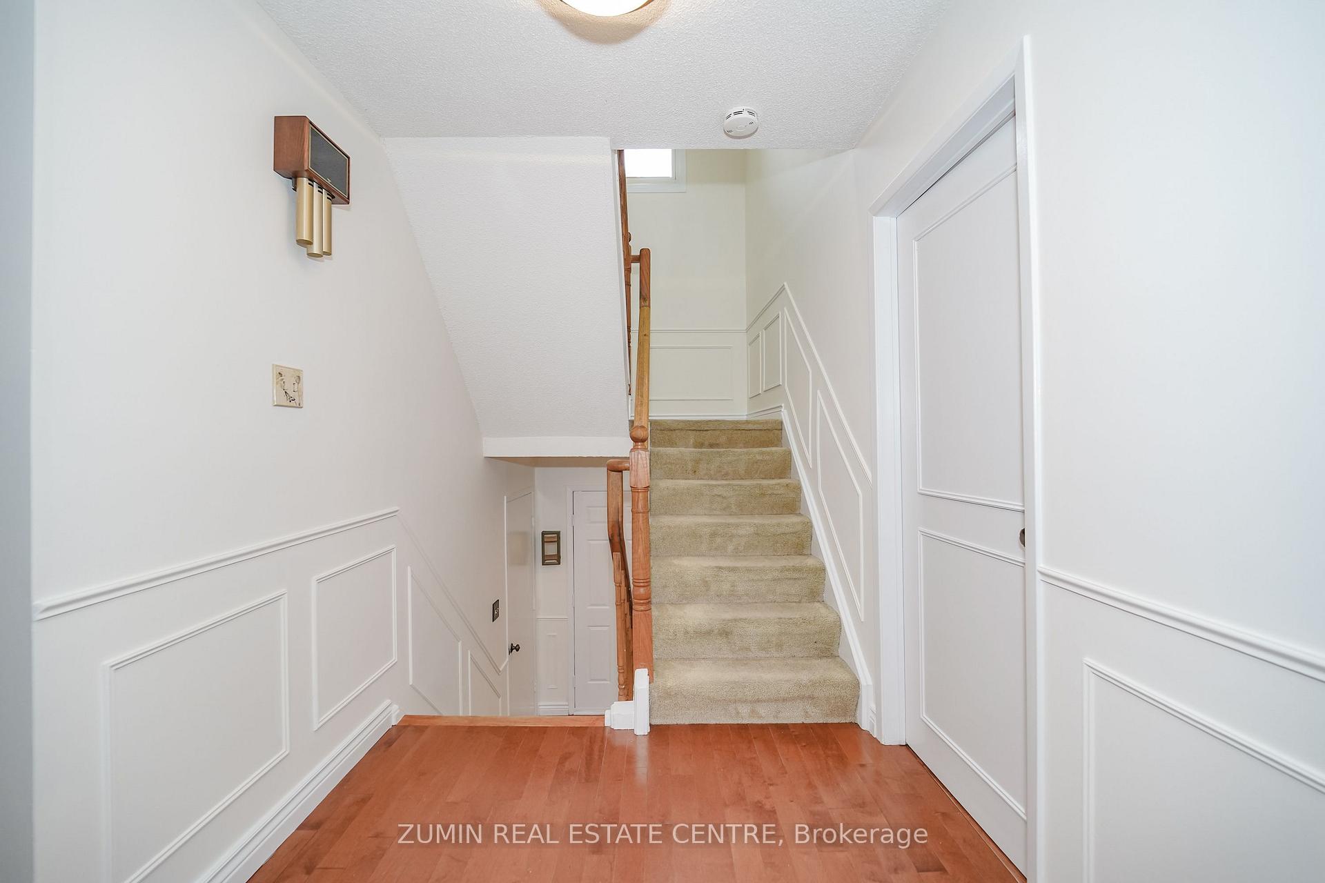 Photo 8 of 11 Whittington Court, Ajax, South West — HOMEH