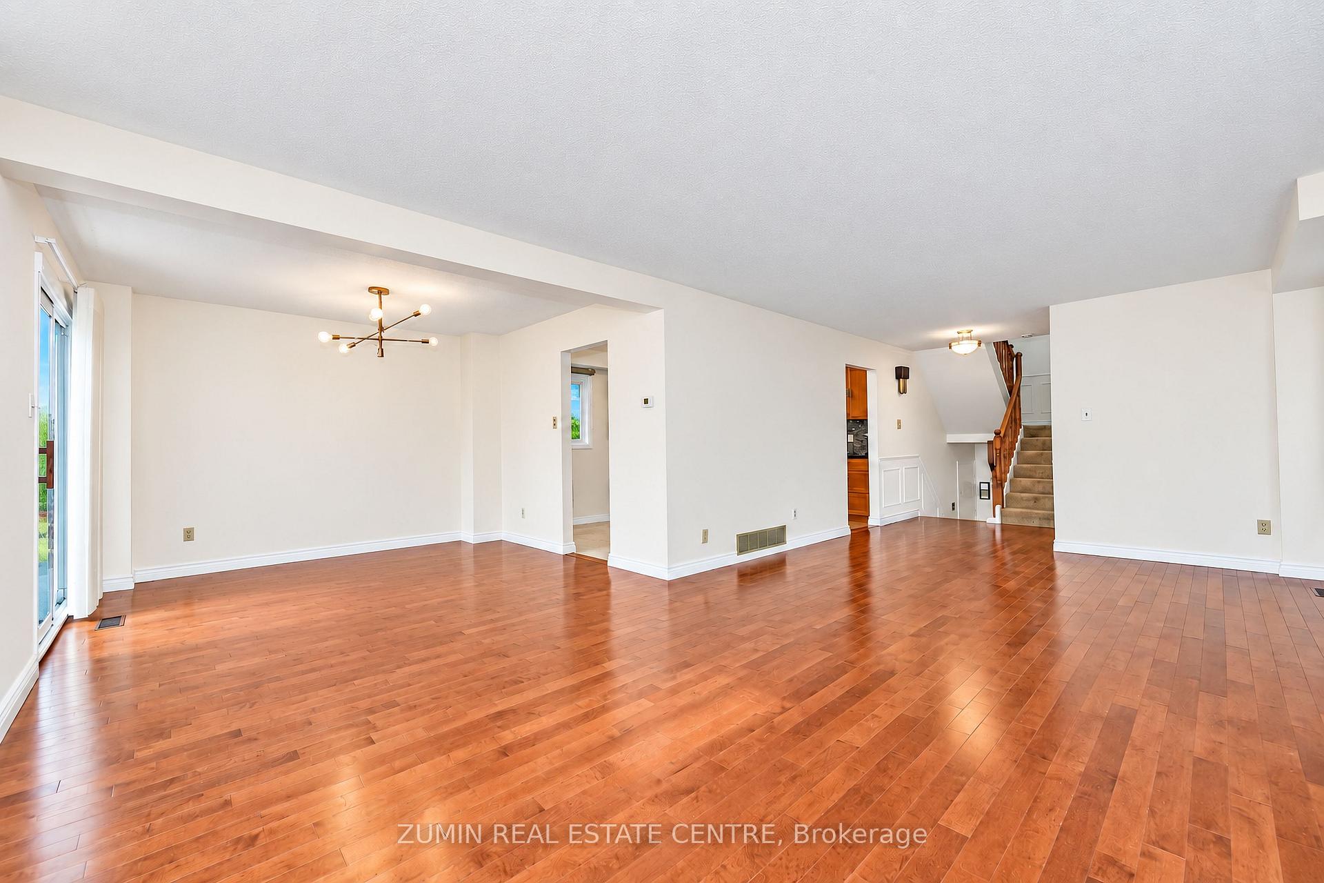 Photo 12 of 11 Whittington Court, Ajax, South West — HOMEH