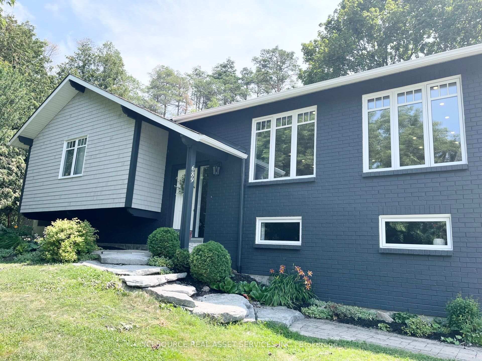 Photo 4 of 689 Ravenshoe Road, Uxbridge, Rural Uxbridge — HOMEH