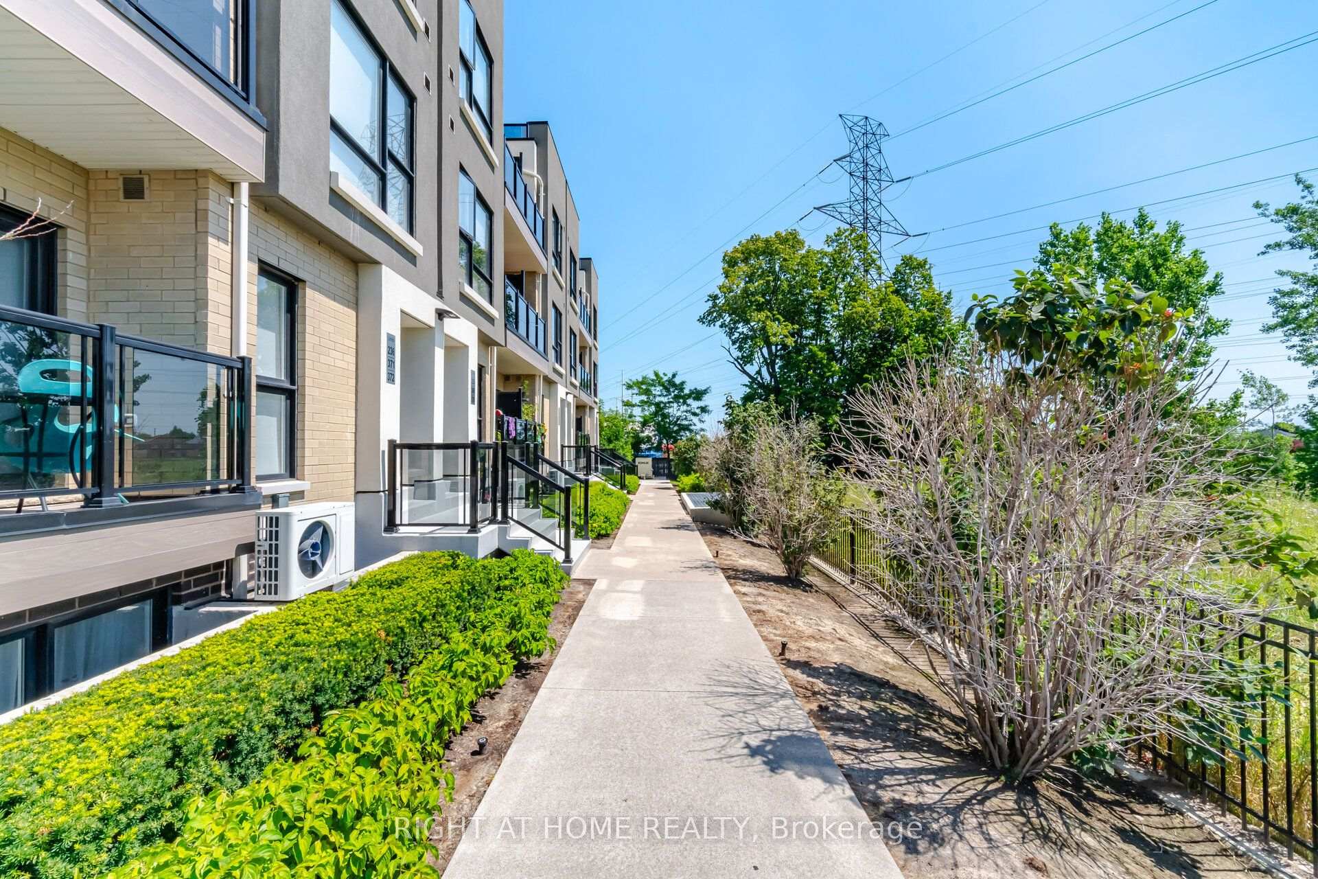 Photo 2 of Unit 233, 515 Kingbird Grove, Scarborough, Rouge — HOMEH