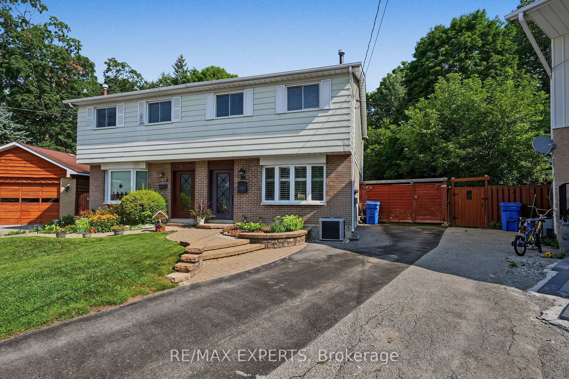 Front of 326 Oakwood Court