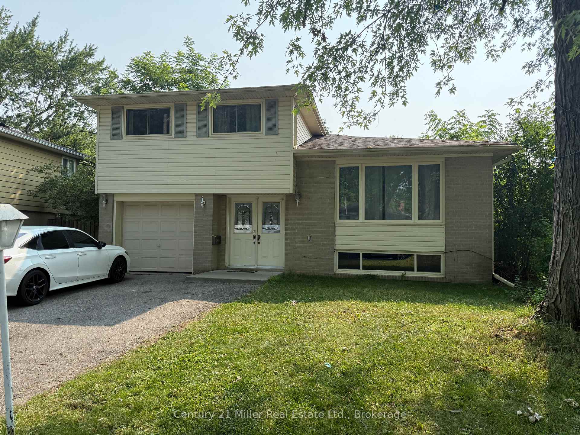 Photo 1 of Unit Upper, 35 Melville Crescent, Brampton, Brampton East — HOMEH
