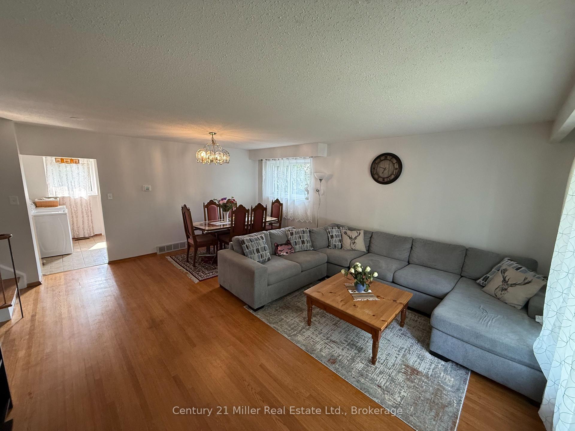 Photo 3 of Unit Upper, 35 Melville Crescent, Brampton, Brampton East — HOMEH