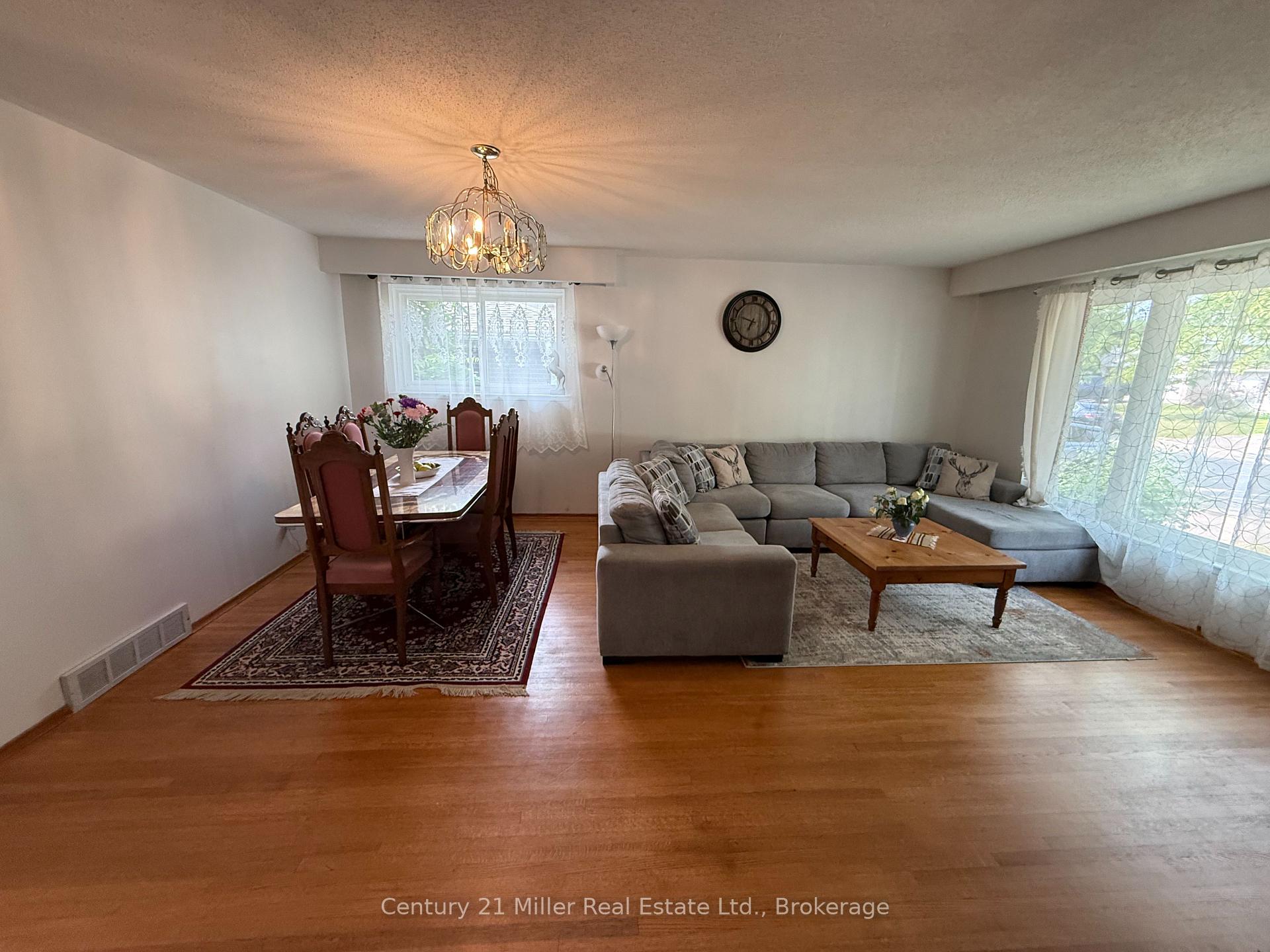Photo 4 of Unit Upper, 35 Melville Crescent, Brampton, Brampton East — HOMEH