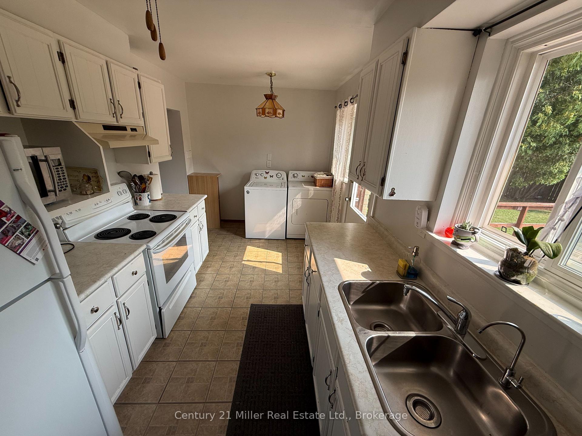 Photo 6 of Unit Upper, 35 Melville Crescent, Brampton, Brampton East — HOMEH