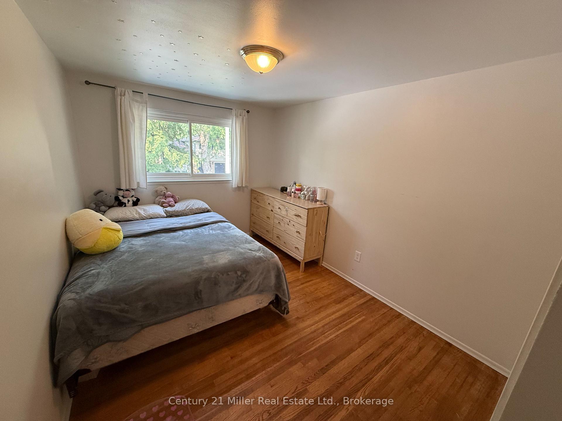 Photo 10 of Unit Upper, 35 Melville Crescent, Brampton, Brampton East — HOMEH