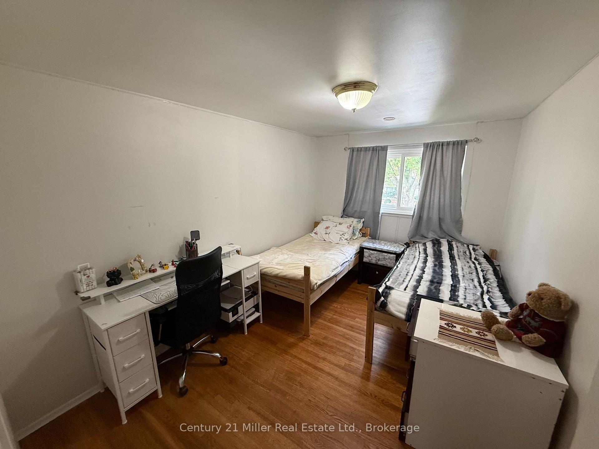 Photo 11 of Unit Upper, 35 Melville Crescent, Brampton, Brampton East — HOMEH