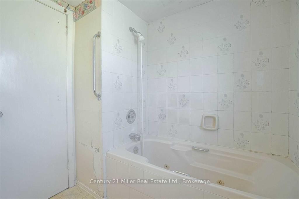 Photo 12 of Unit Upper, 35 Melville Crescent, Brampton, Brampton East — HOMEH