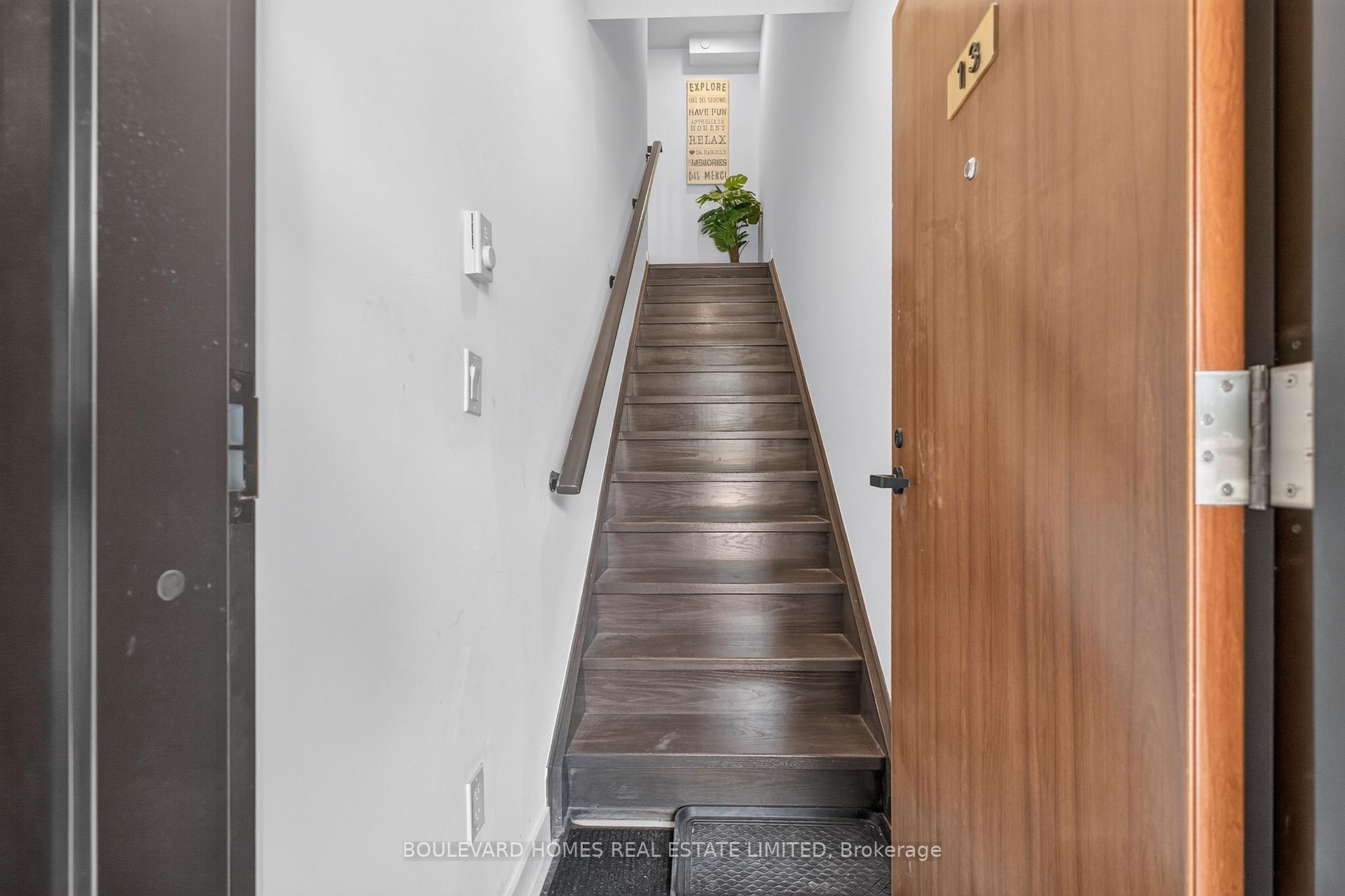 Photo 5 of Unit 13, 30 Markdale Lane, Markham, Middlefield — HOMEH